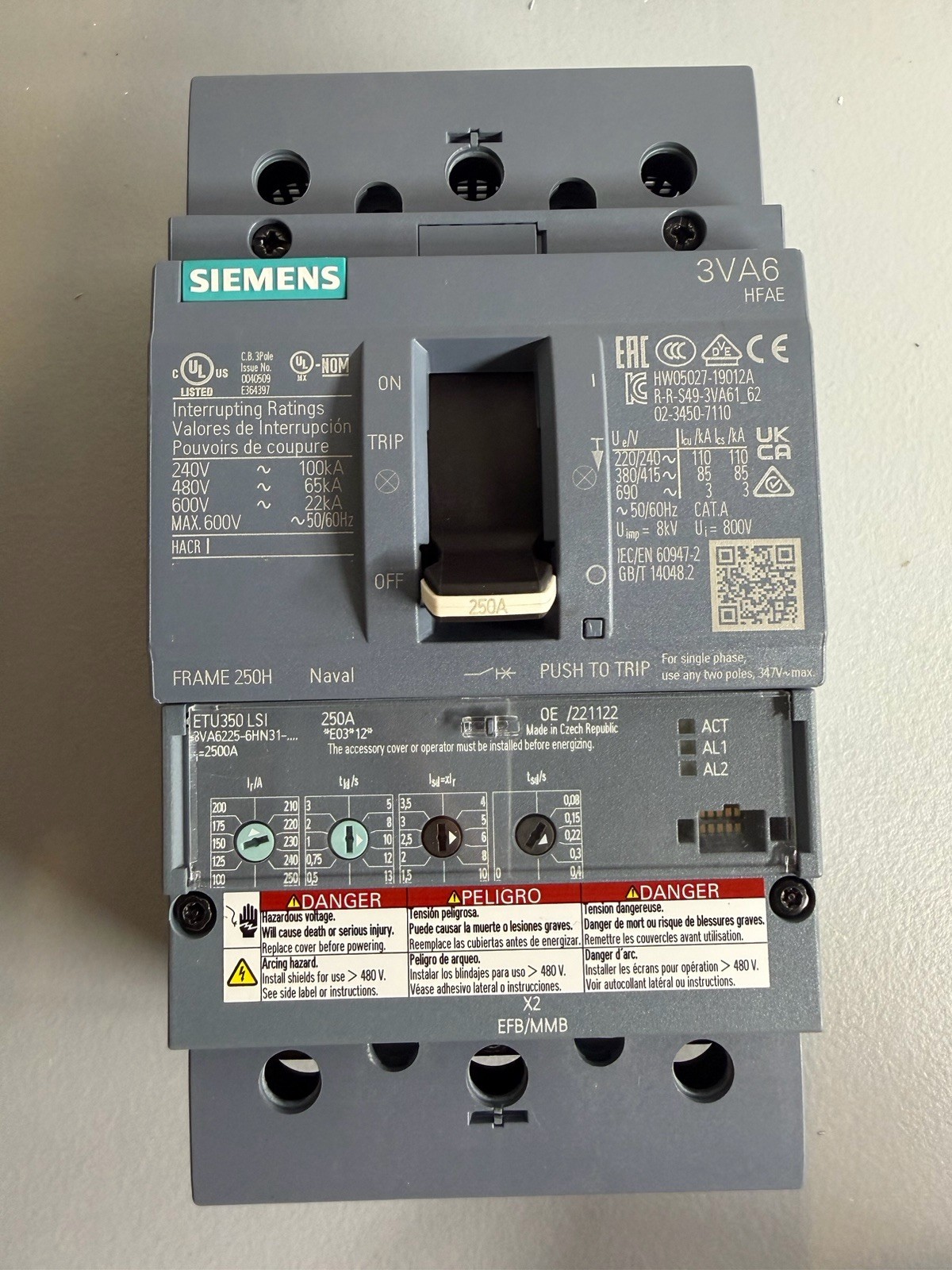 Siemens 3VA6110-6HN31-0AA0 100A 3-Pole Circuit Breaker ETU350 New OpenBox 1.3.4b