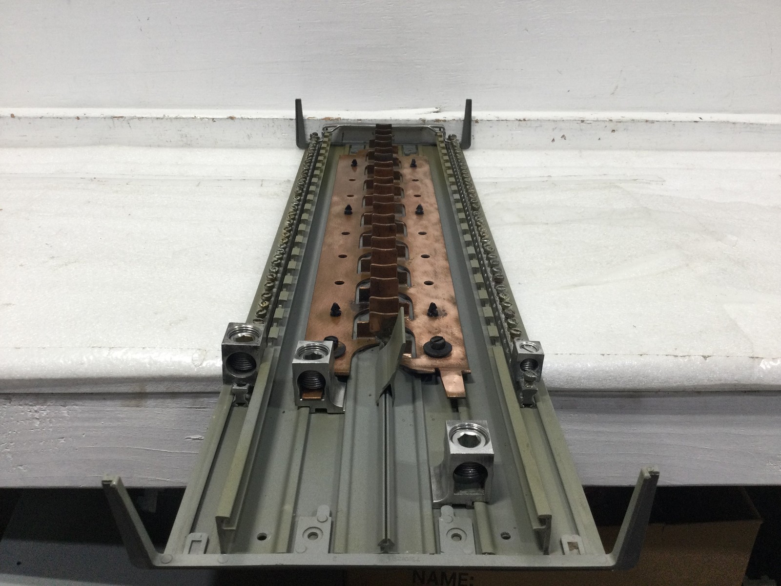 Siemens G4040MB1200CU 200 Amp 40 Space Copper Buss Load Center Guts Only 9″X27″
