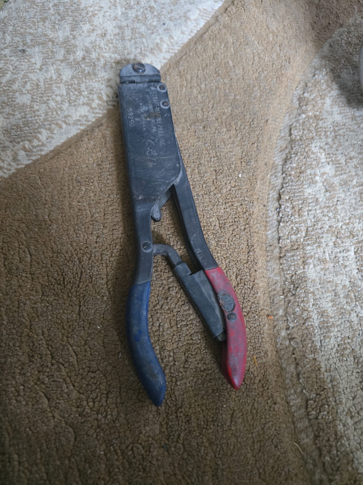 Amp/Tyco/TE CONNECTIVITY 59250 Red and Blue T head ratchet Crimp tool