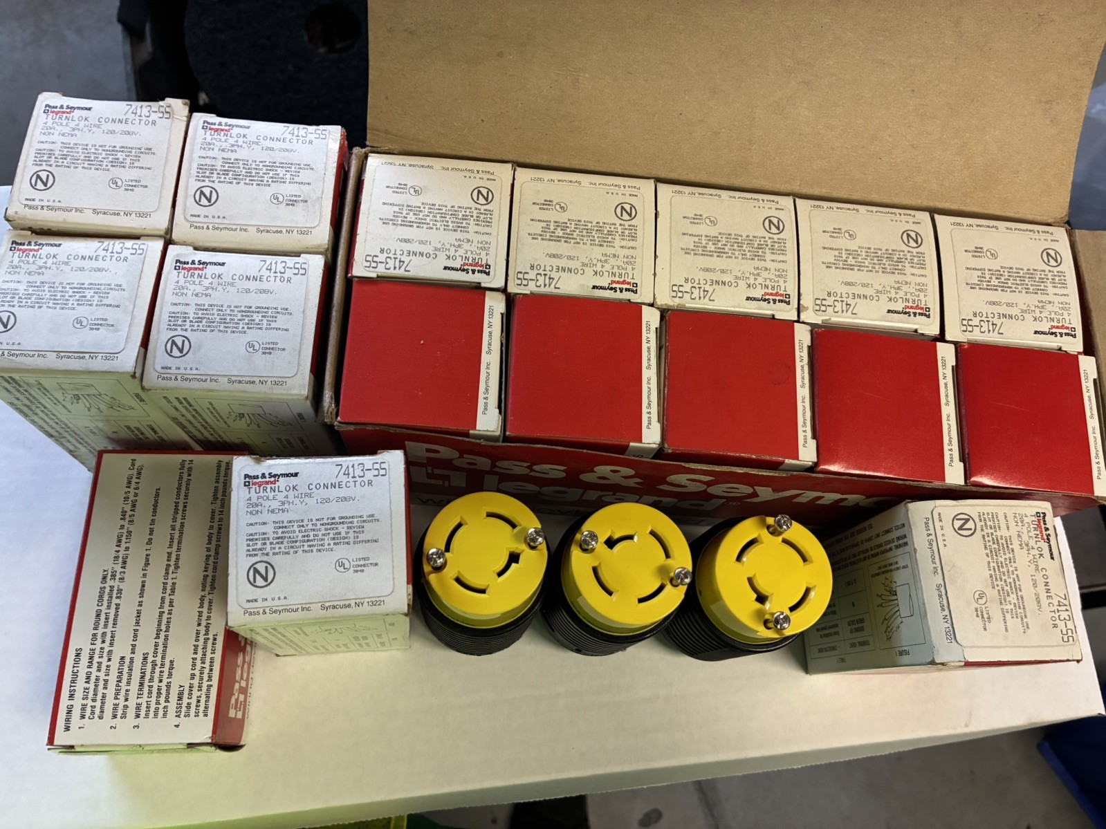 NOS – PASS & SEYMOUR 7413-SS CONNECTOR 20A, 3PH, 120/208V LOT 17 pcs