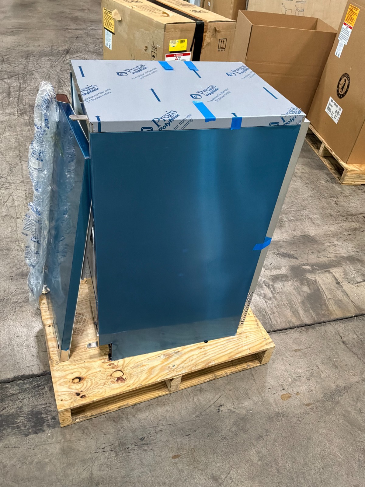 |5081| Hoshizaki AM-50BAK 14 7/8″W Top Hat Undercounter Ice Machine – 54 lbs/day