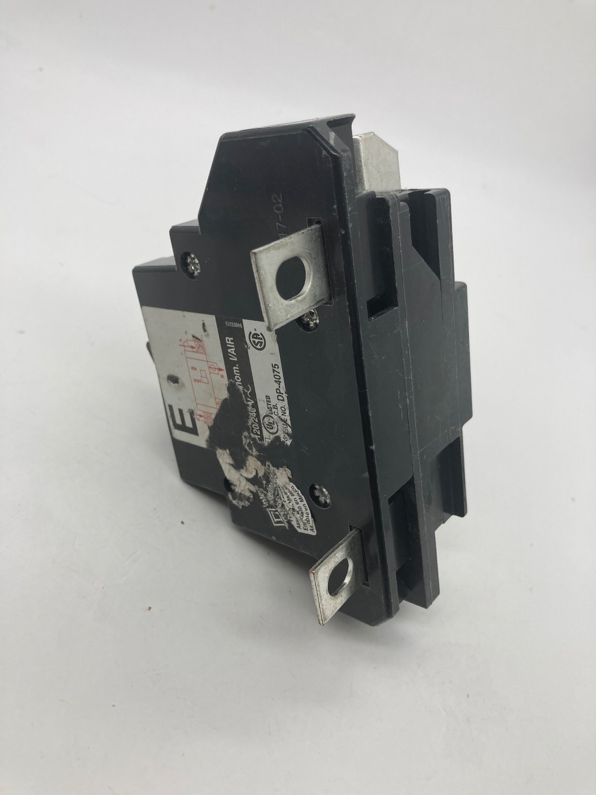 Square D QOM100VH8106 22kA 2Pole 100A 120/240V QOM1 Bolt On Main Circuit Breaker