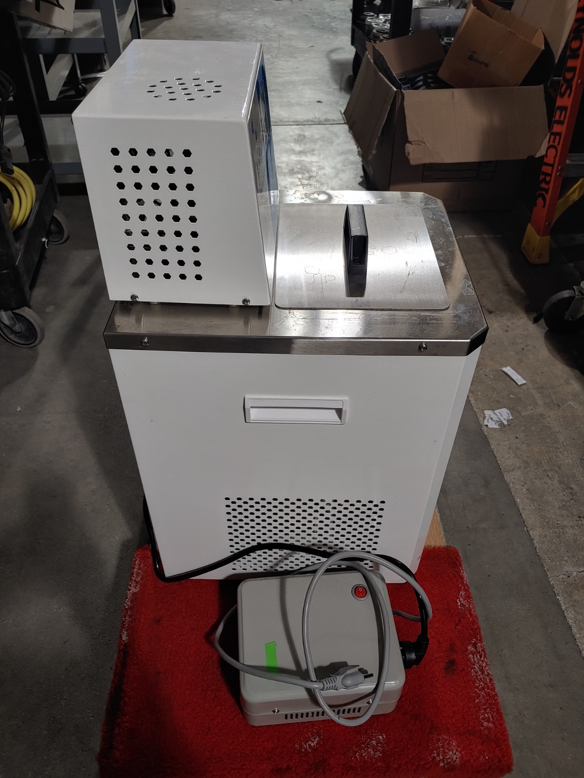 VEVOR DC-0506 6L Refrigerated and Heating Circulating Water Bath