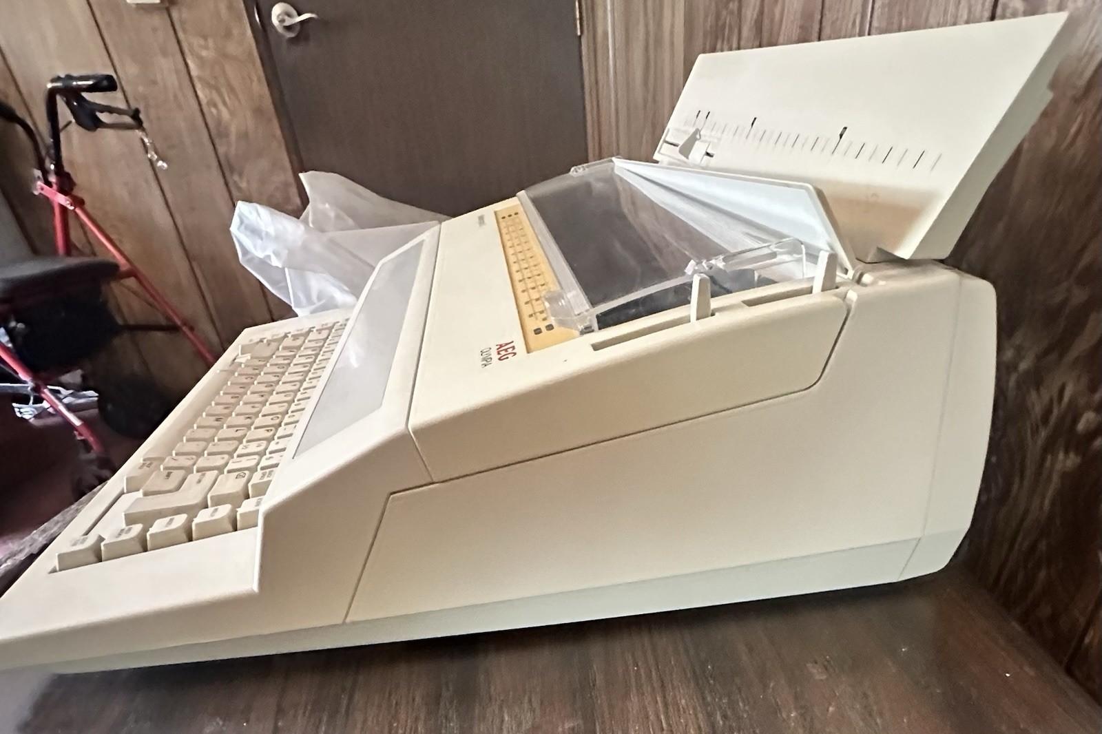 Olympia Mastertype 3 EW-1000 Electronic Typewriter Correction – Clean / Tested!