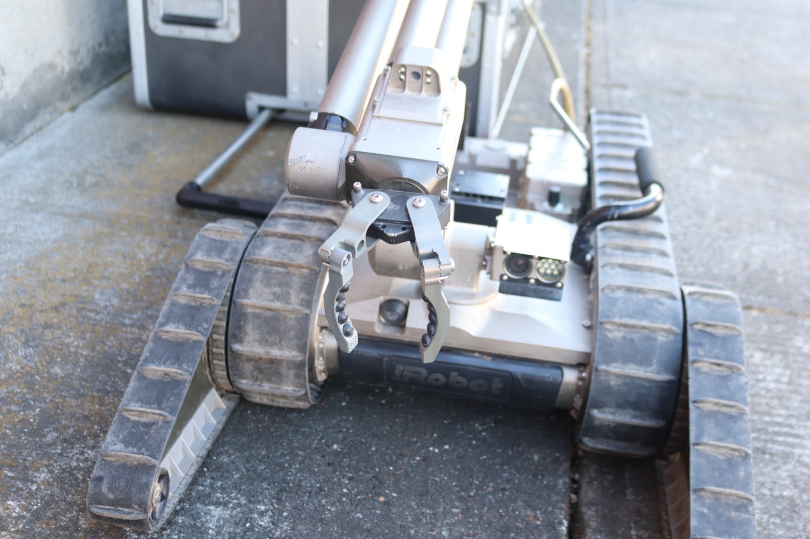 iRobot PackBot 510 Tactical Robot Surveillance Defense Hazmat FLIR