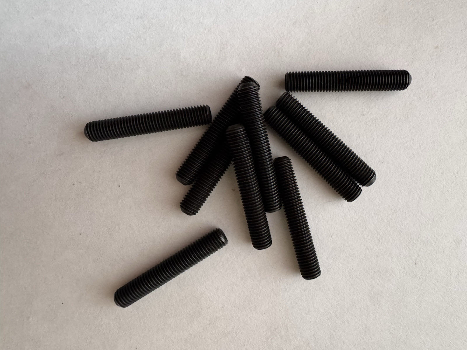 SOCKET SET SCREWS. 1/4-28 x 1 1/2” CUP POINT. BLACK ALLOY. 10 PCS. NEW