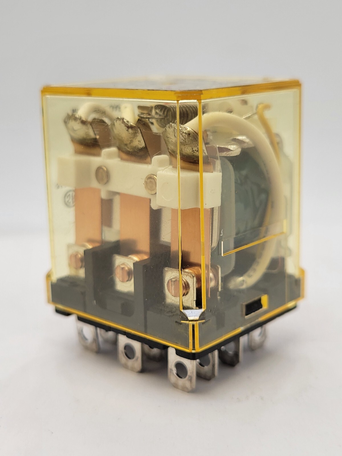 IDEC RH3B-UL Relay Plug-in Mount 3PDT 10A 240V Coil 24VDC 11-Pin Blade Terminal