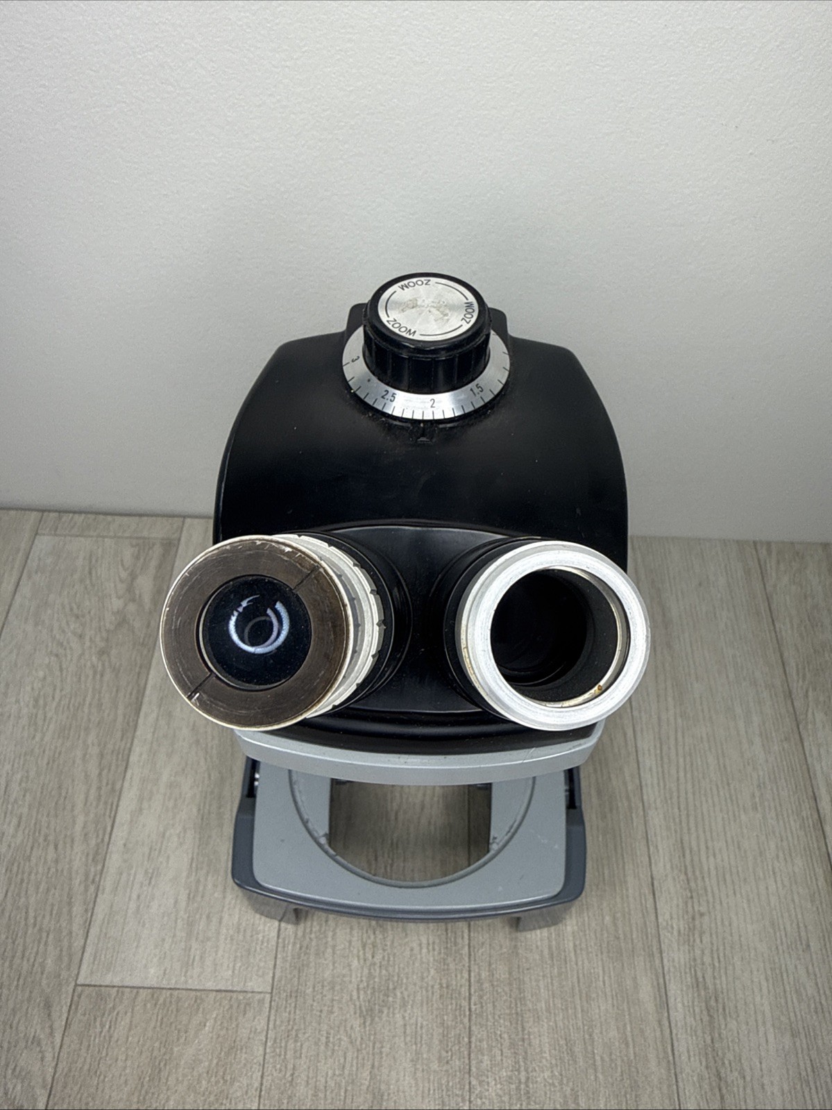 Bausch & Lomb StereoZoom 4 Microscope 0.7x to 3.0x w/ 10x Eyepieces
