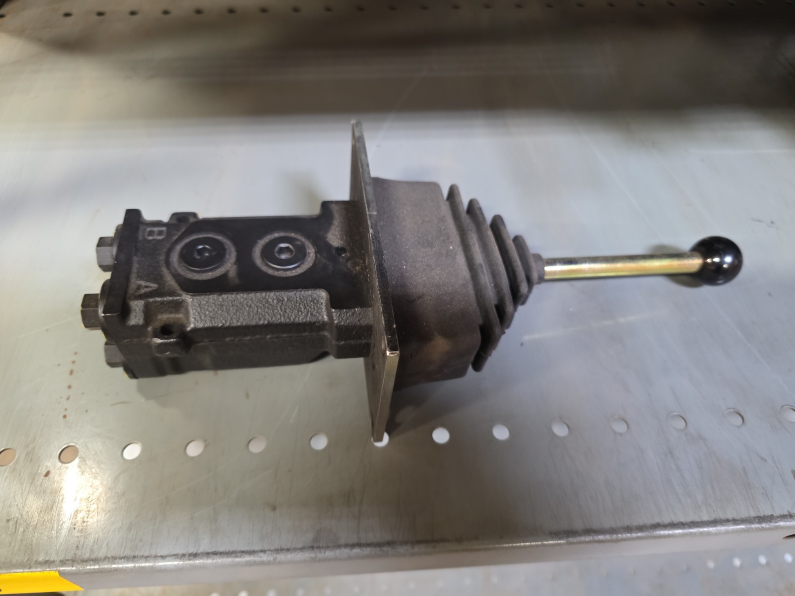 Komatsu HOIST CONTROL – PB7838, Parker PCL402-02-2382,
