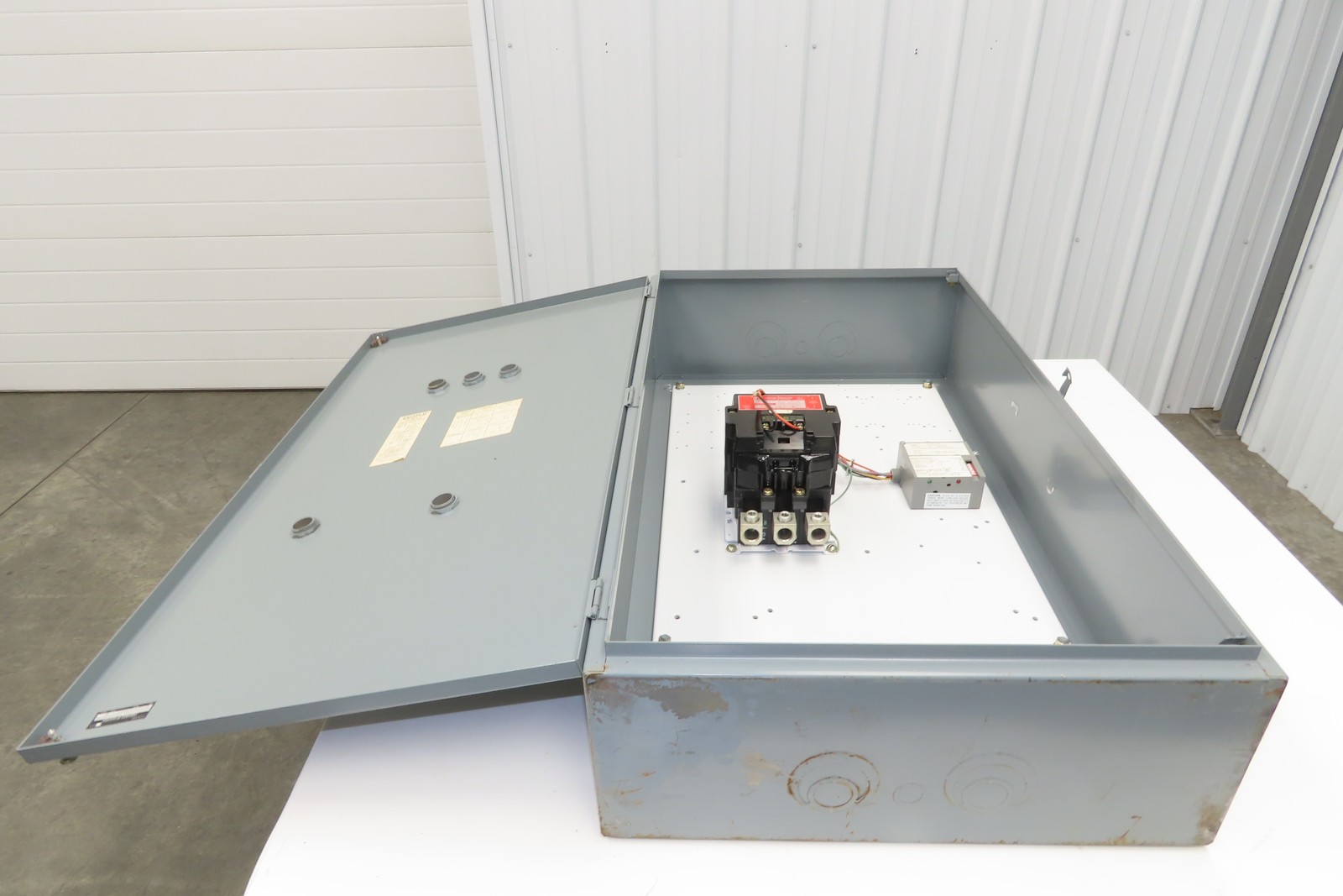 Square D 8903 SV0 2 Lighting Contactor Electrical Enclosure 200 Amps 600V 3 Pole