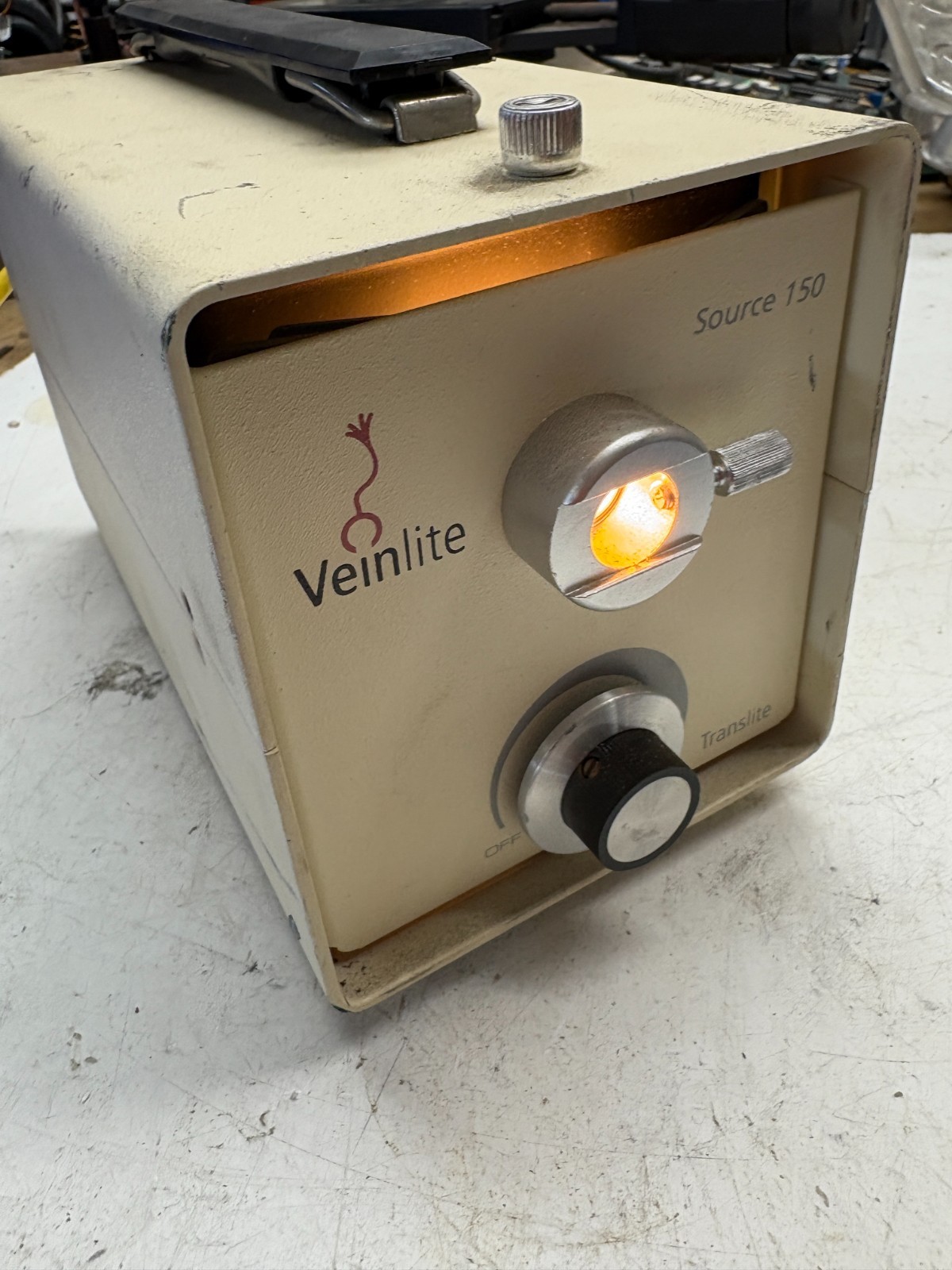 Veinlite Model FO-150 Soure 150 Fiber optic Translate Light Source Dentalite