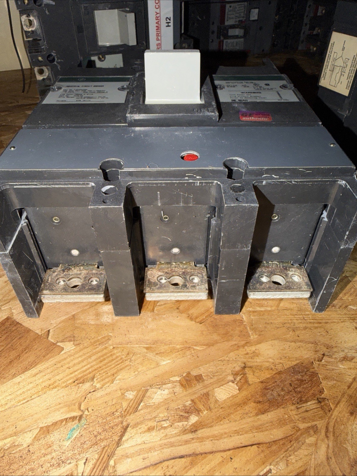 GE TJD432400 3 Pole 3 Phase 400 Amp 240V Molded Case Circuit Breaker
