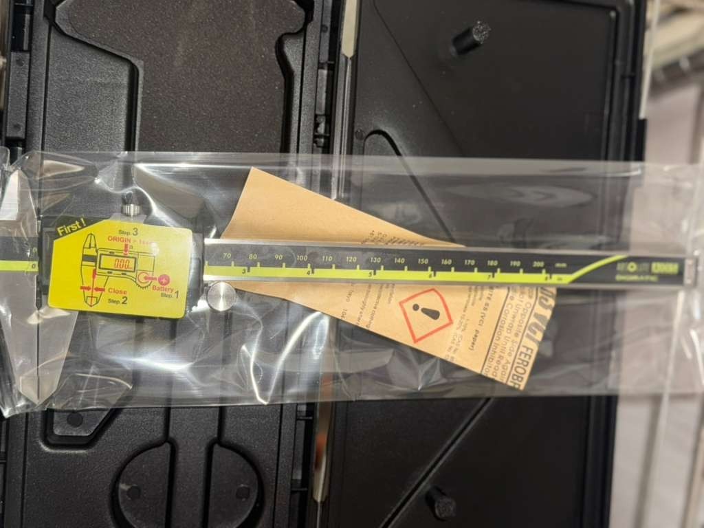 Professional AOS Digital Caliper 0-6″ / 0-150mm High Accuracy Micrometer Gauge