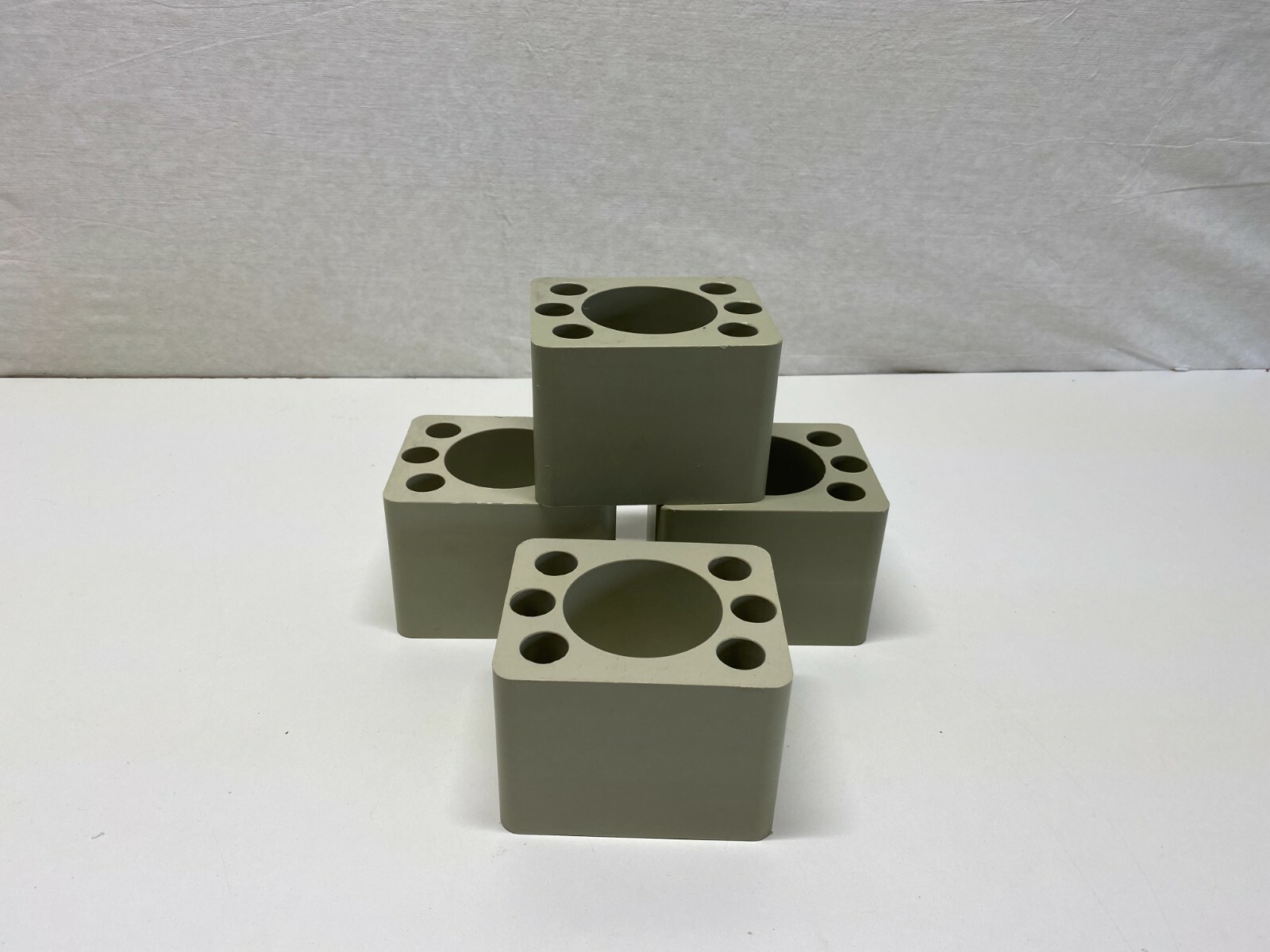 J12: Set of 4 CENTRIFUGE SWING ROTOR BUCKET ADAPTER