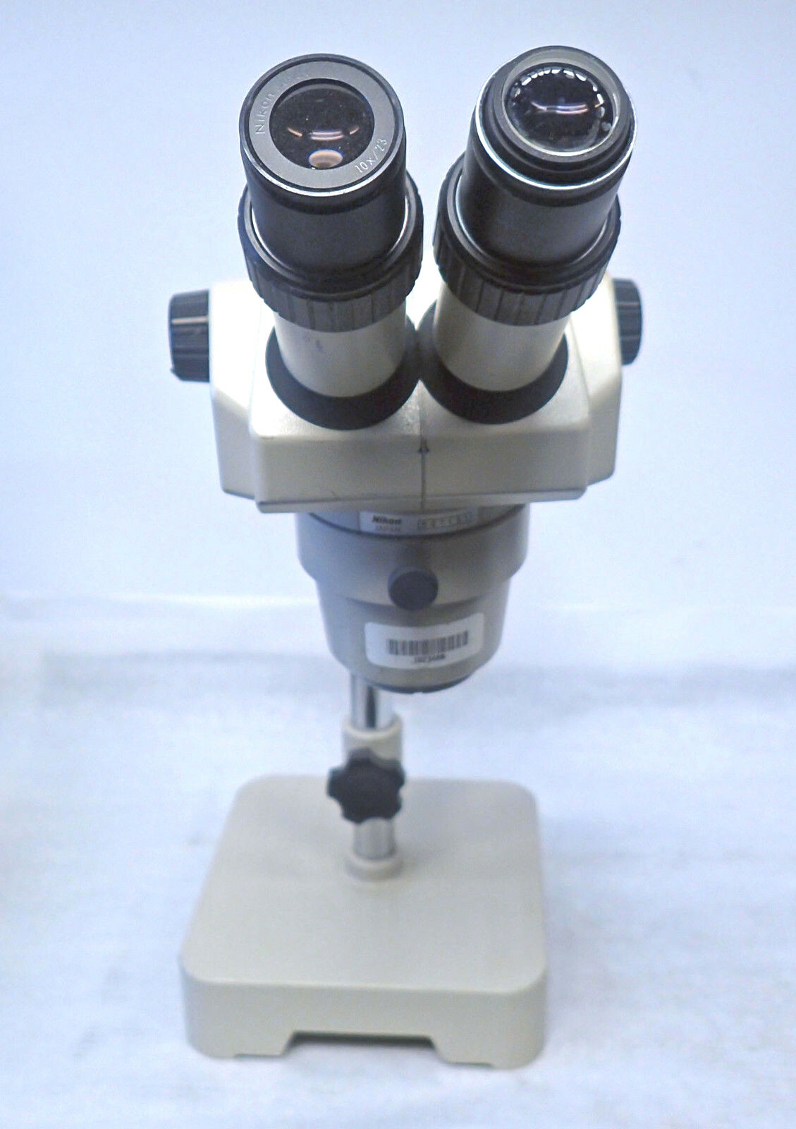 NIKON SMZ-1B STEREOSCOPIC MICROSCOPE WITH STAND, 2 EYEPIECES, AS DESCRIBED