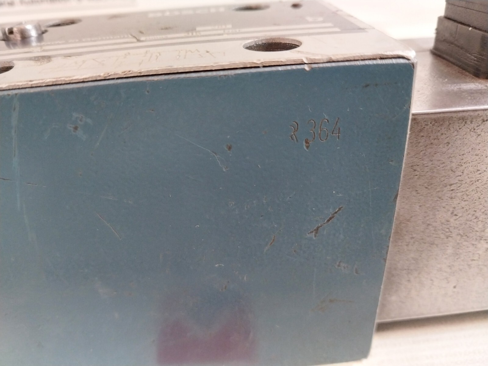 Bosch 0 811 404 832 Directional Valve 0 831 006 033