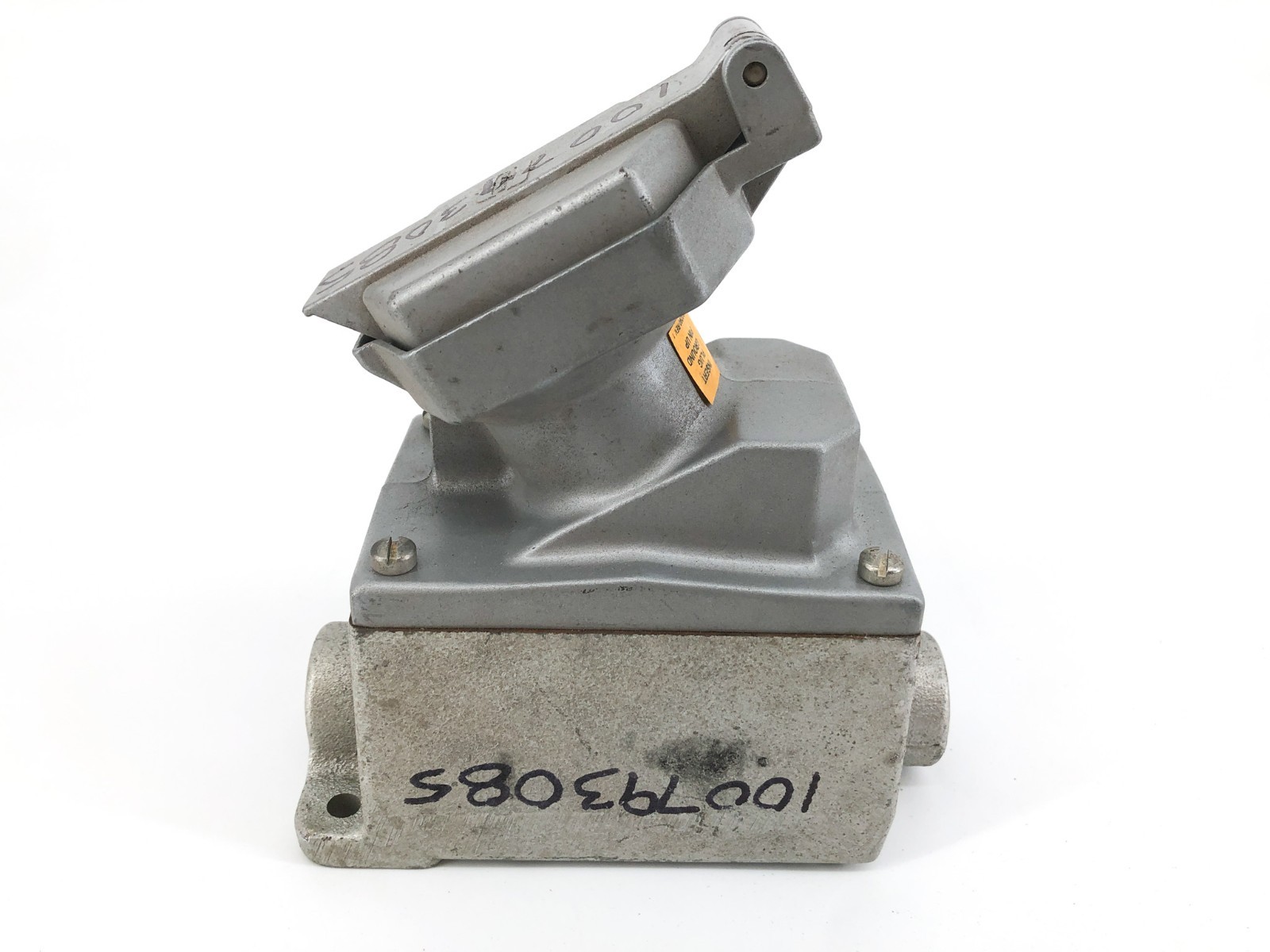 New Crouse Hinds ENRC21201 Explosion Proof Receptacle 20A 125VAC – No Box
