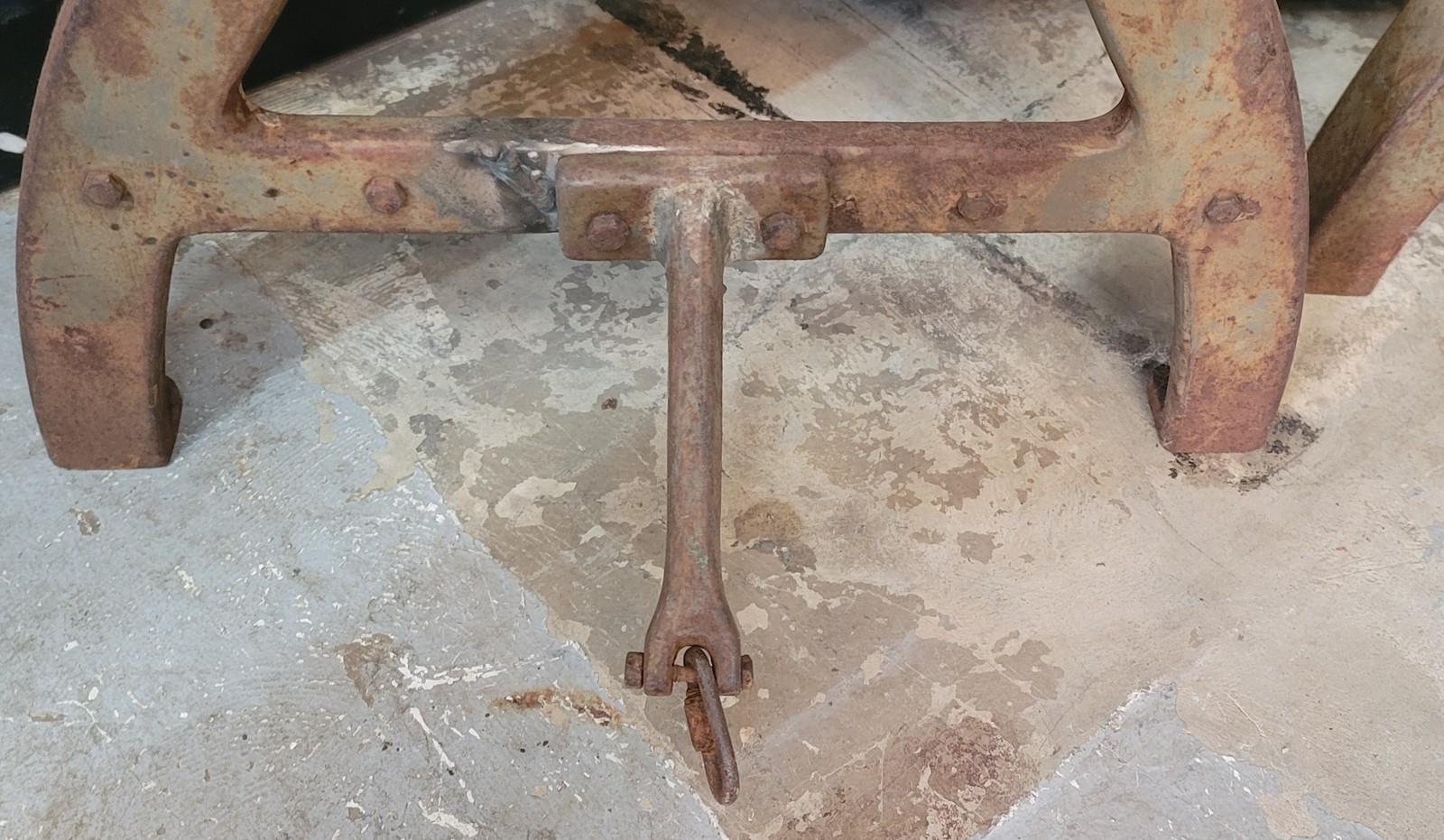 Pair of Cast Iron Factory Machine Tapered Table Base Legs 20 1/2″ T GS00688