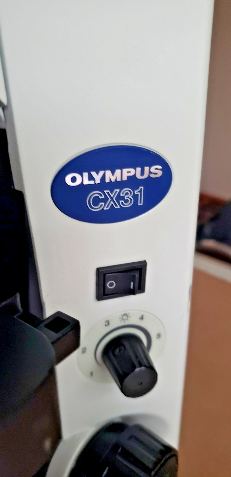TESTED Olympus CX31 Microscope CX31RBSF W/ 4 Objectives 4x/10x/40x/100x
