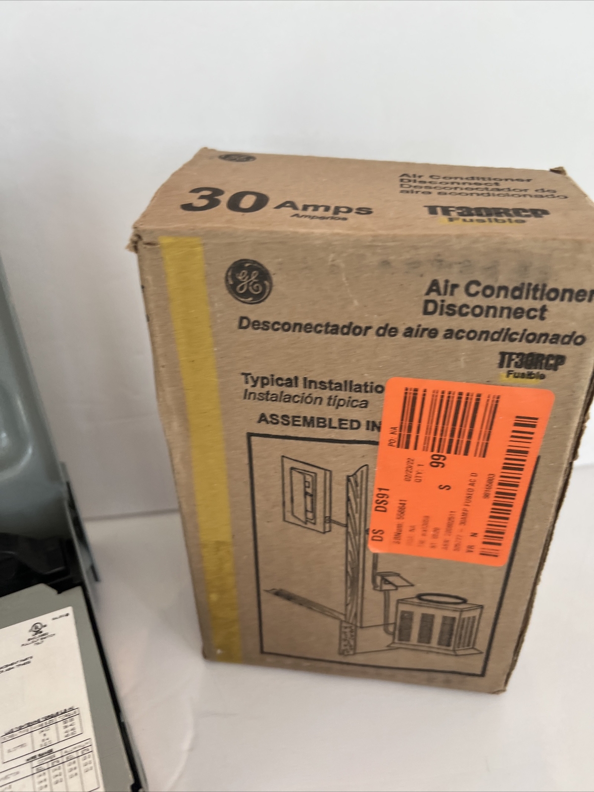 GE 30-Amp Fusible Enclosed Molded Case Switch Disconnect