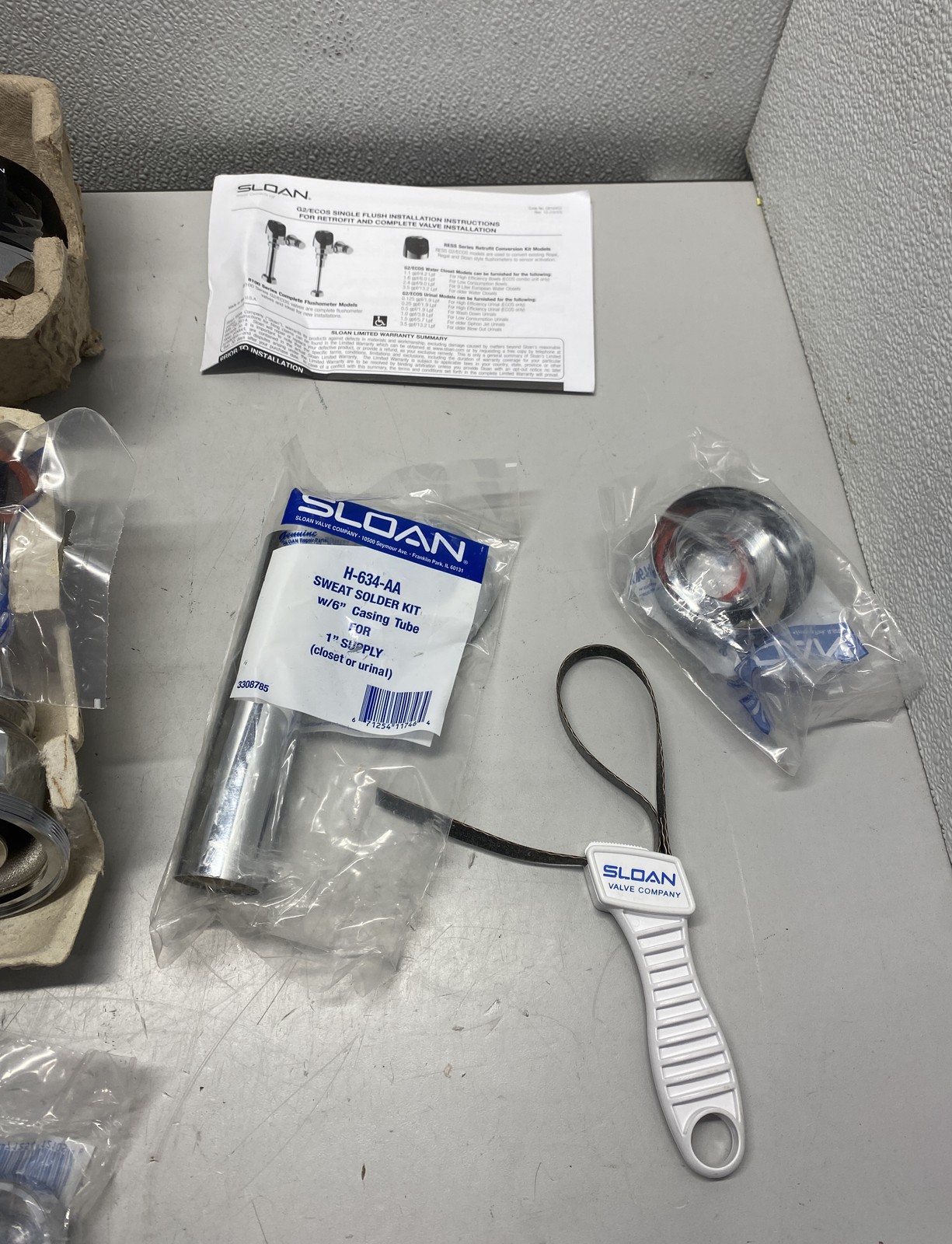 Sloan G2 Optima Plus 8110 Exposed Sensor Flushometer 3.5 GPF