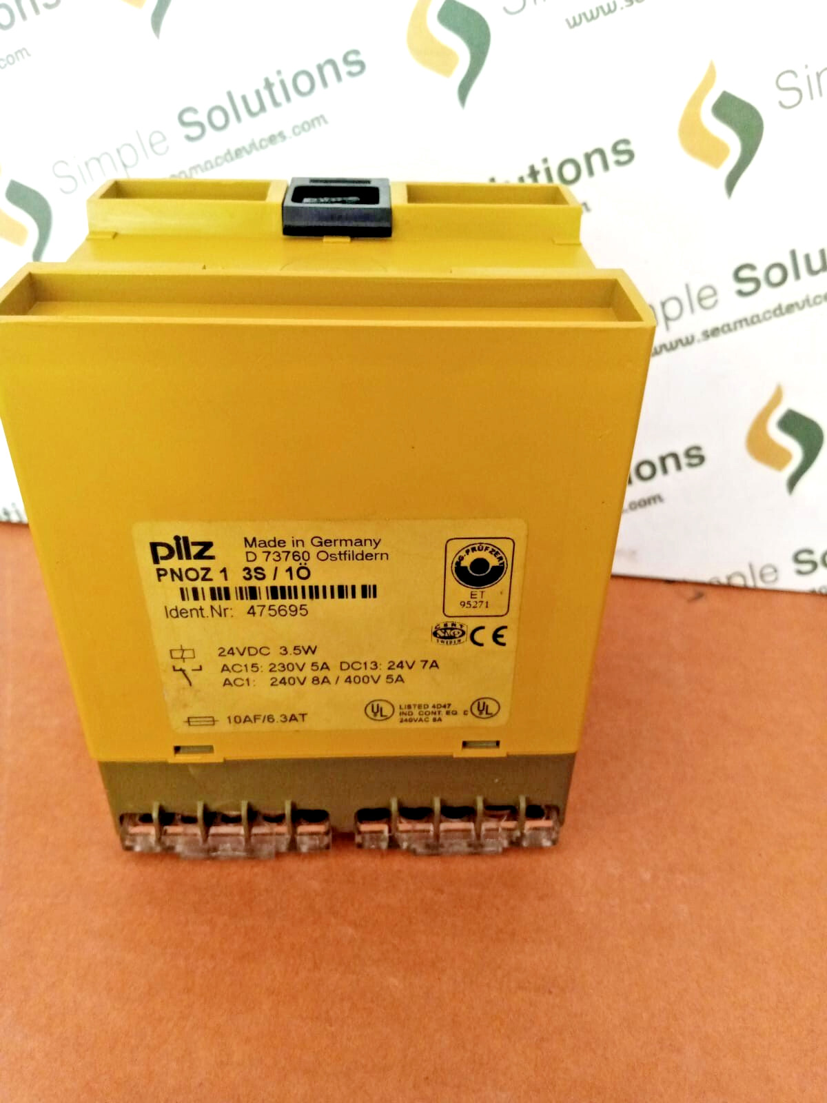 1PC- Pilz PNOZ 1 3S/1O Safety Relay 475695 24VDC/3.5W, 230V- New