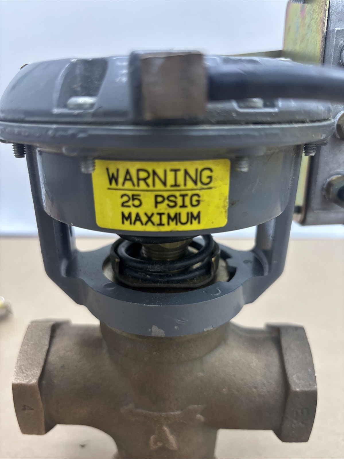 New Johnson Controls V-3000-1 Diaphragm Actuator 1 1/4 Brass T Warranty