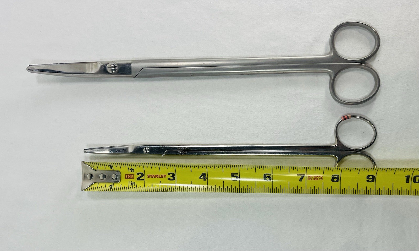 Lot of 2 V Mueller Curved Scissors (10.75” & 9” CH2053)