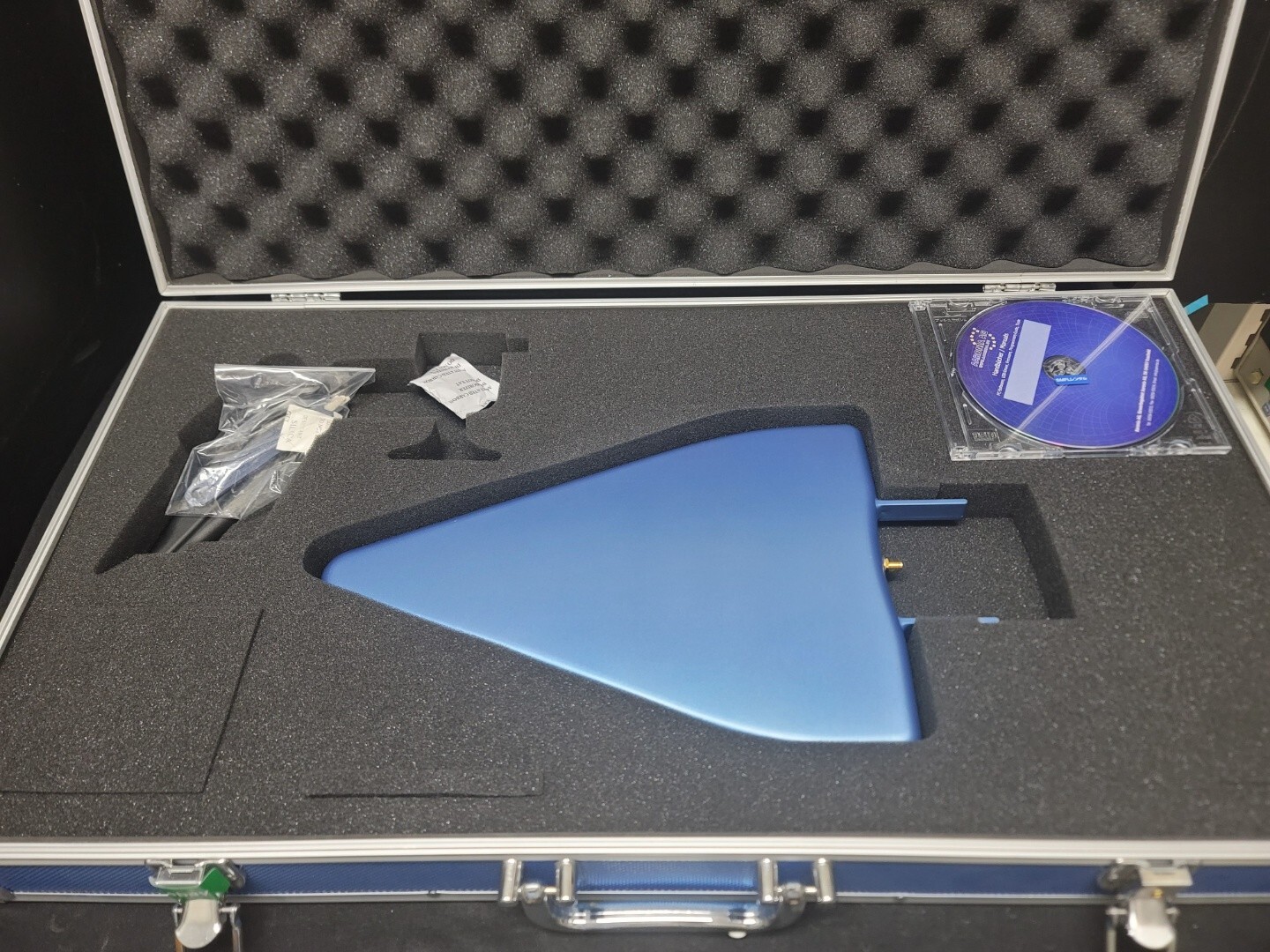 Aaronia HyperLOG 7040: 700MHz to 4GHz High-Performance EMC Antenna (5851)
