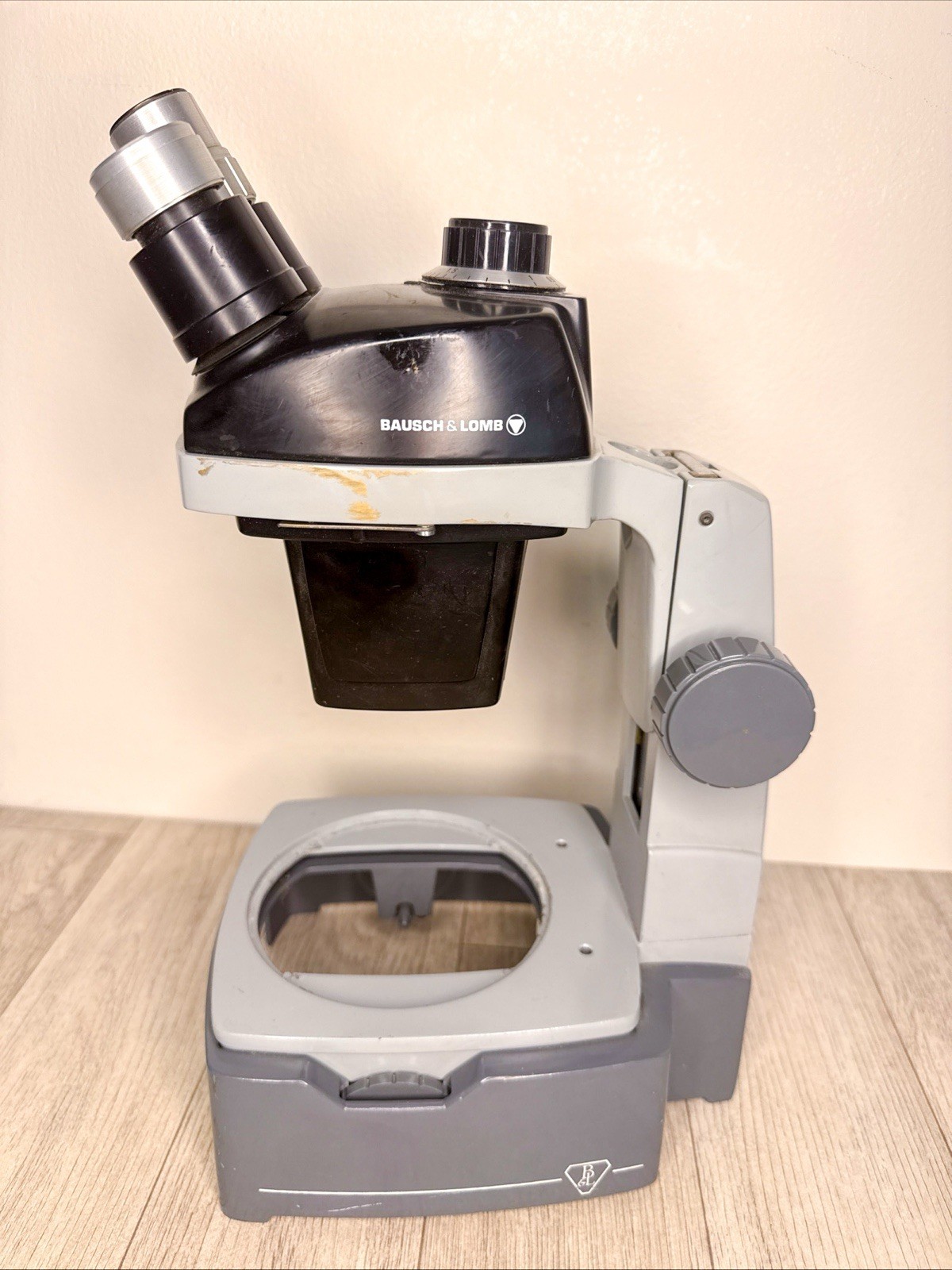 Bausch & Lomb StereoZoom 4 Microscope 0.7x to 3.0x w/ 10x Eyepieces