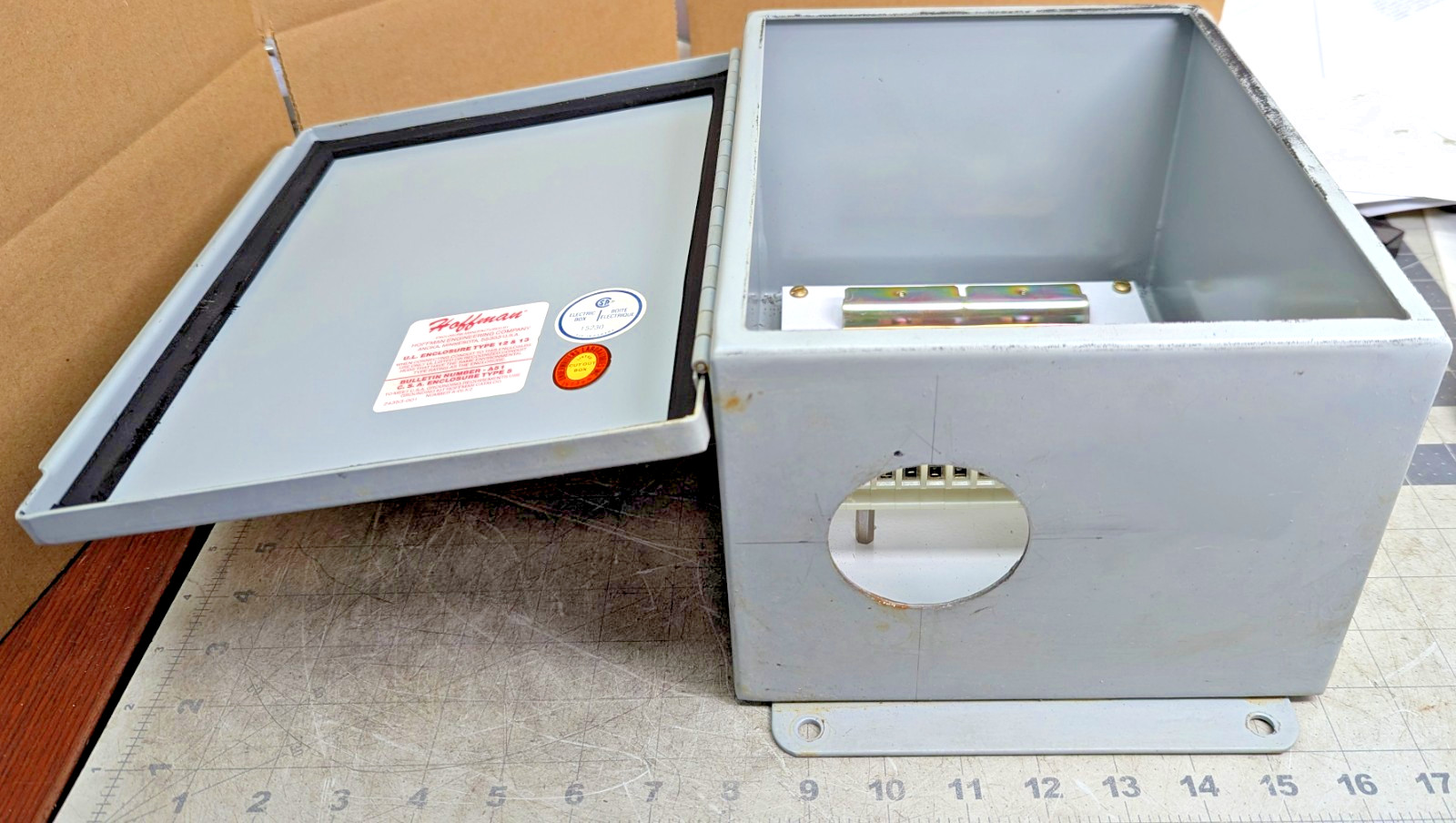 A12108CH, nVent Hoffman Enclosure Box 10″ X 8″ X 6″ TYPE 12 & 13 [D2S5]