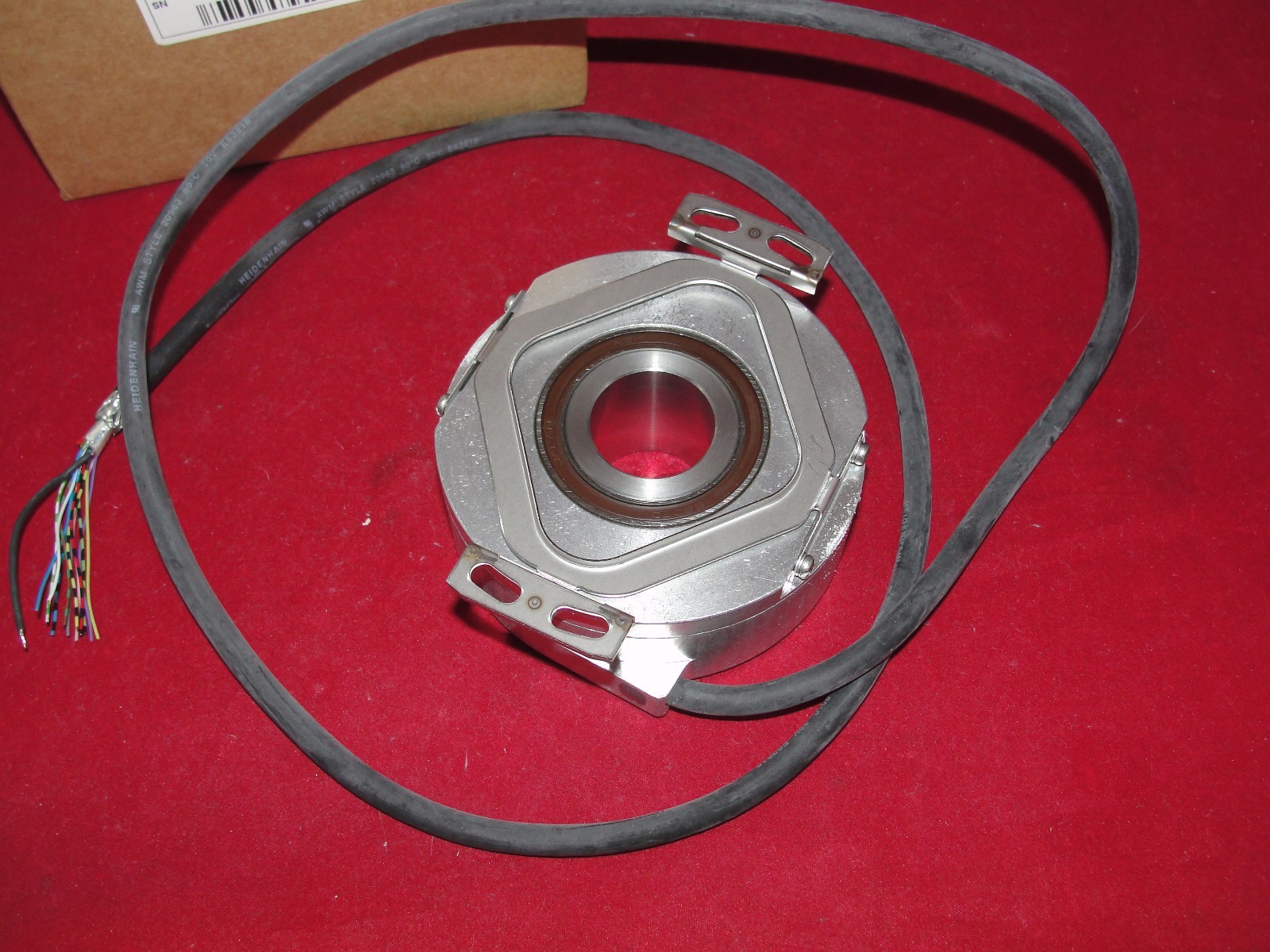 Heidenhain ECN 113 2048 01 ID: 528100-03 528 100-03 Encoder NEW IN BOX w/ Manual