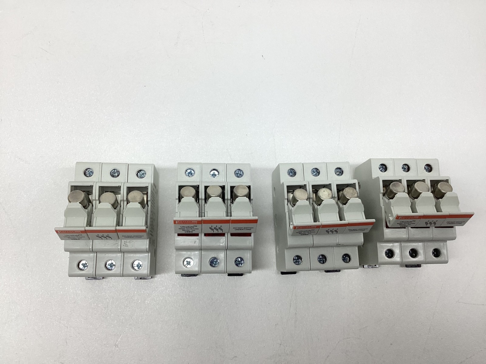 (4) MERSEN FERRAZ SHAWMUT 3-POLEUSM31 FUSE HOLDER ULTRASAFE Y219073 WARRANTY