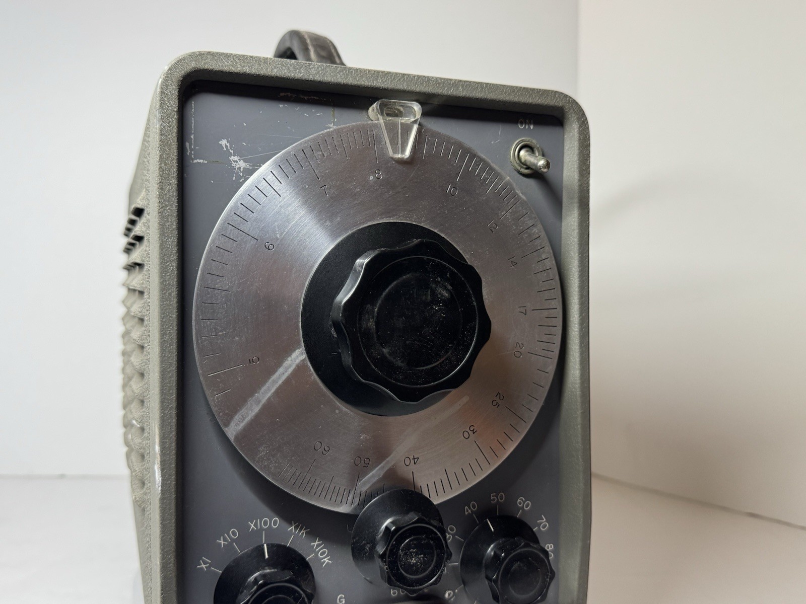 Vintage HP Hewlett-Packard 200CD Wide Range Oscillator -Powers On