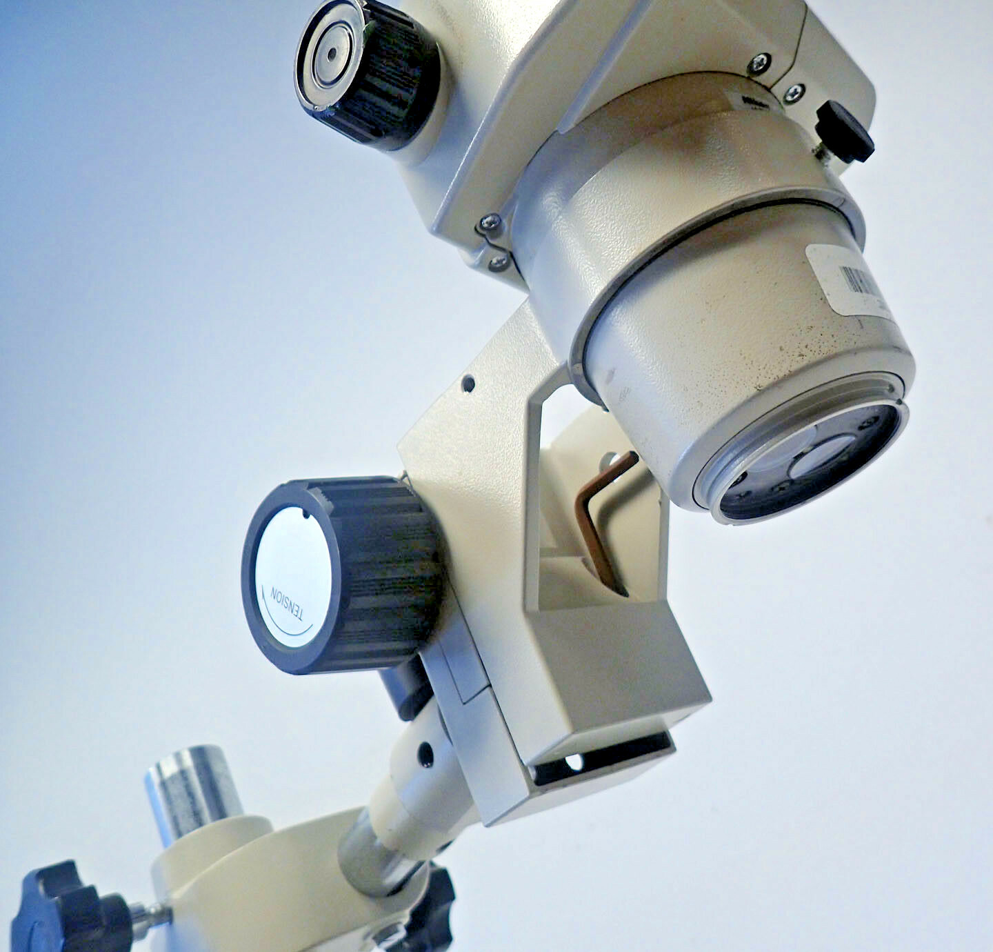 NIKON SMZ-1B STEREOSCOPIC MICROSCOPE WITH STAND, 2 EYEPIECES, AS DESCRIBED
