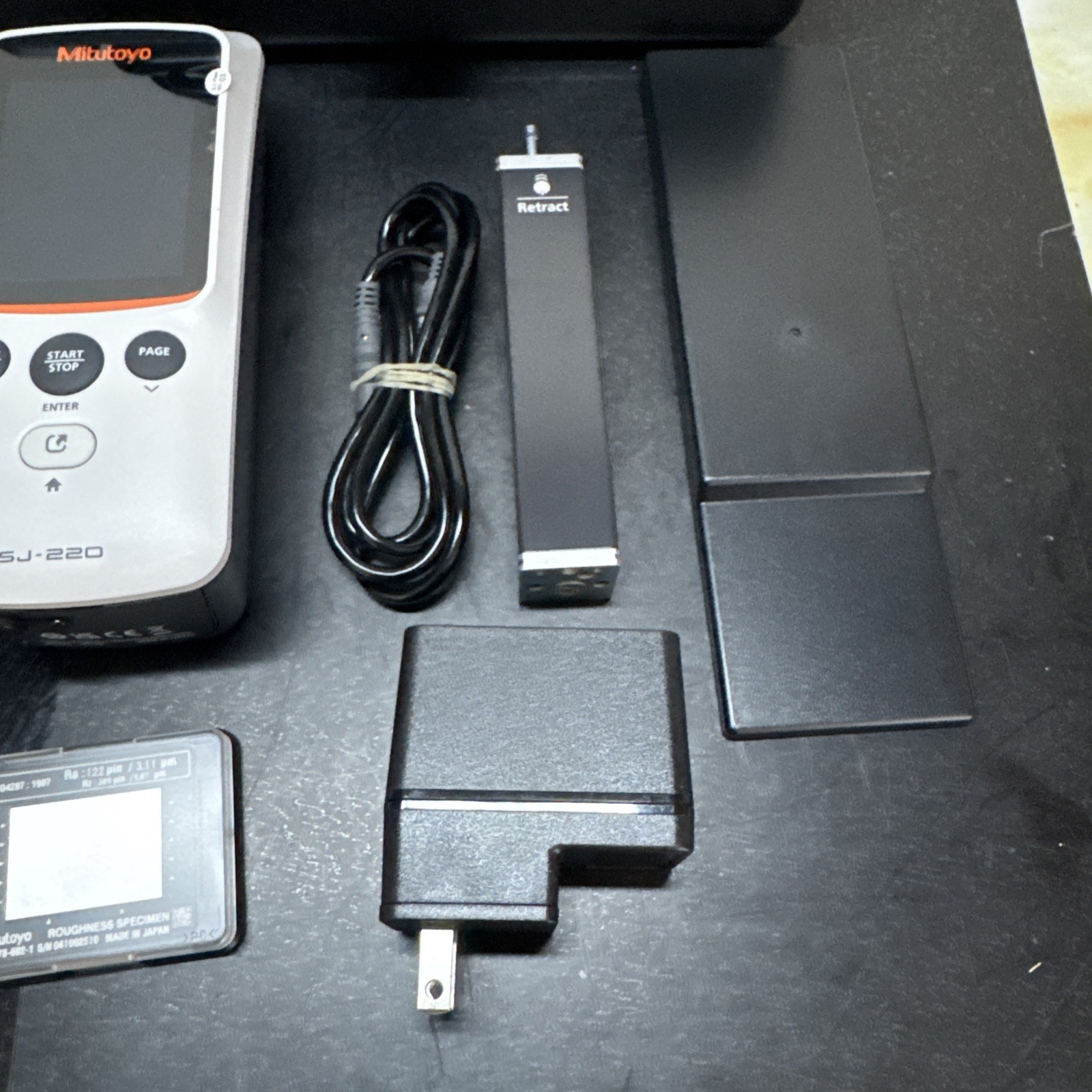 MITUTOYO SJ-220 Surftest Portable Surface Roughness Tester Profilometer