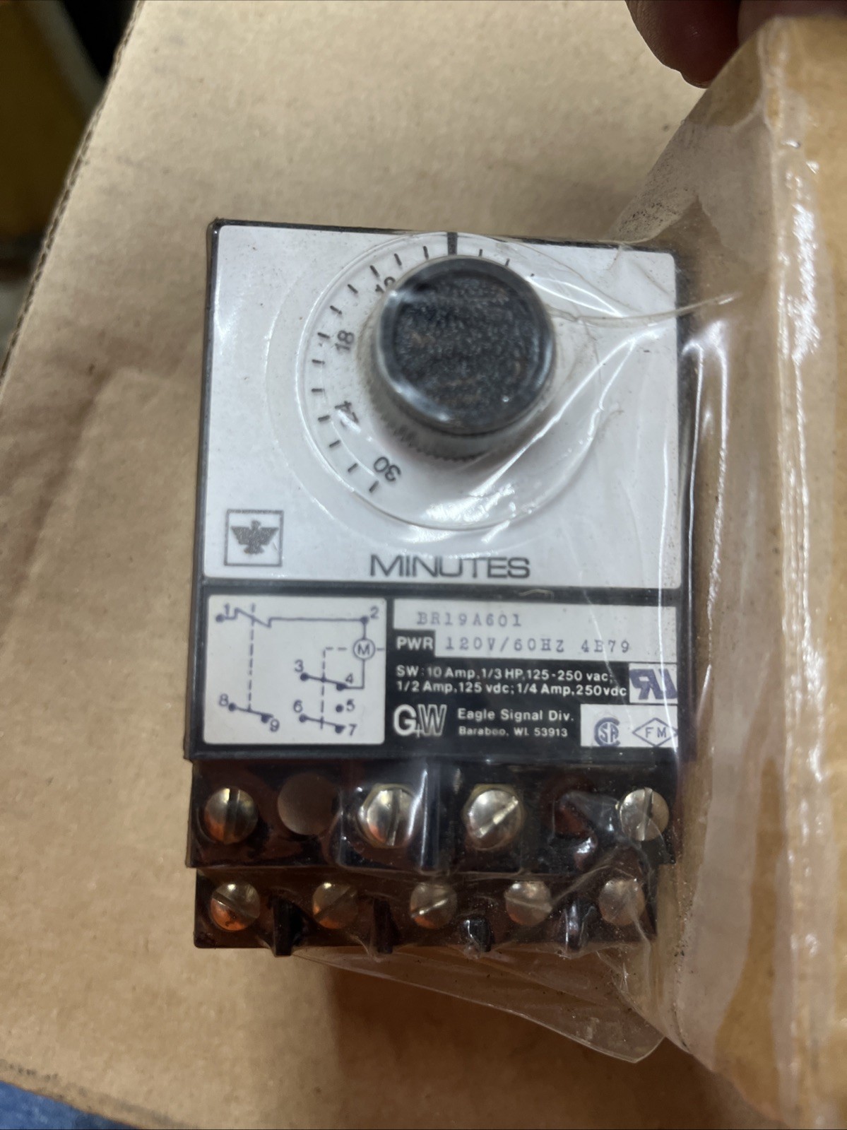 New Eagle Signal BR19A601 Timer 0-30 Minutes 120VAC 10AMP BIN OR BEST OFFER