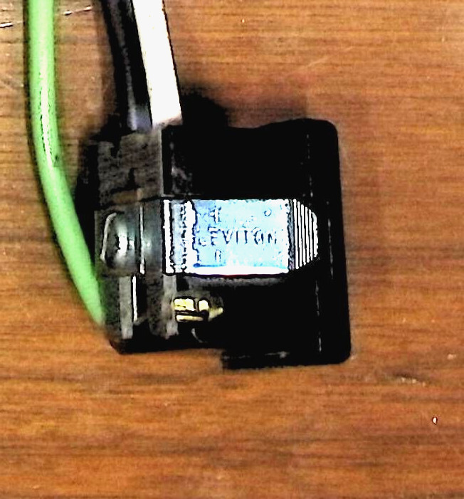 Leviton 15A/125V Panel Mount AC Outlet NEMA 5-15R Snap-In Receptacle grounded