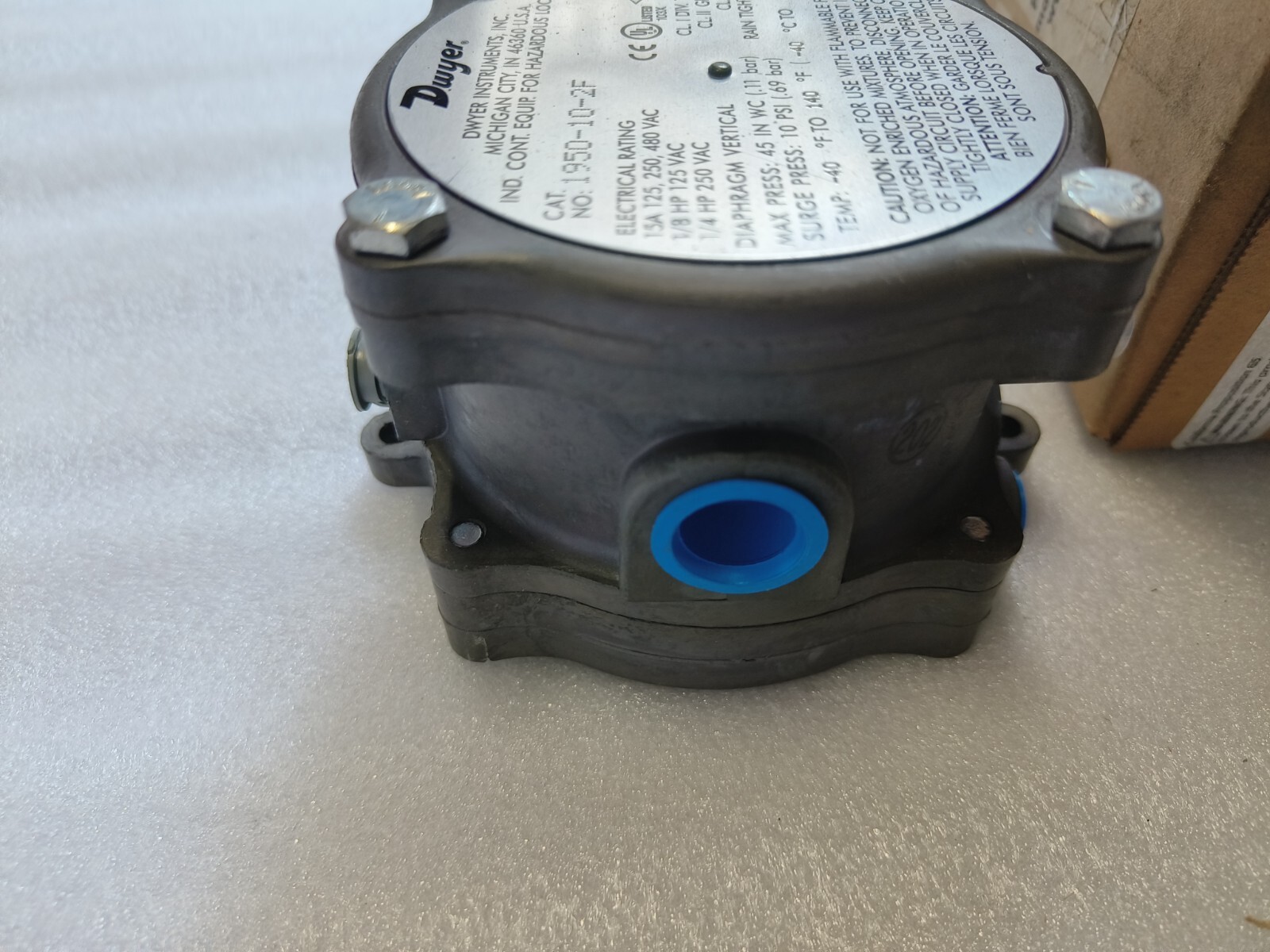 Dwyer 1950-10-2F Pressure Diffrential Switch EX free shipping