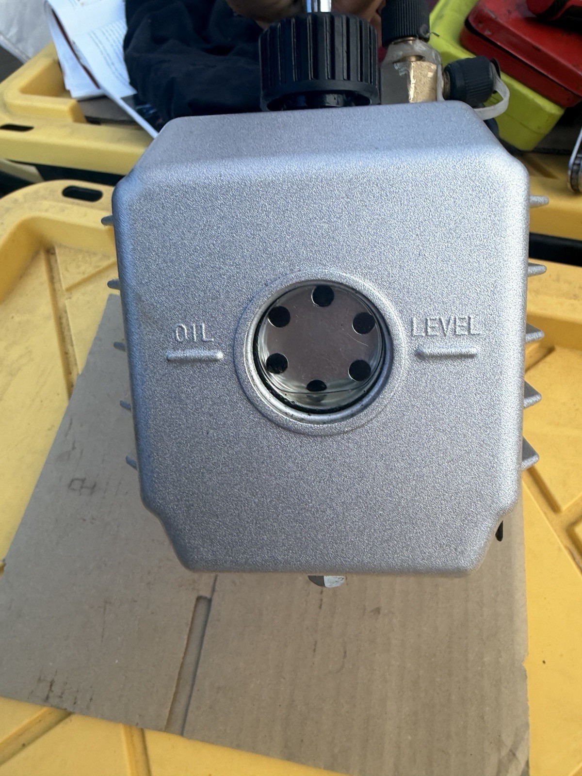 Pittsburgh 61245 2.5CFM Automotive Portable Refrigerant Vacuum Pump 120V/3.4A