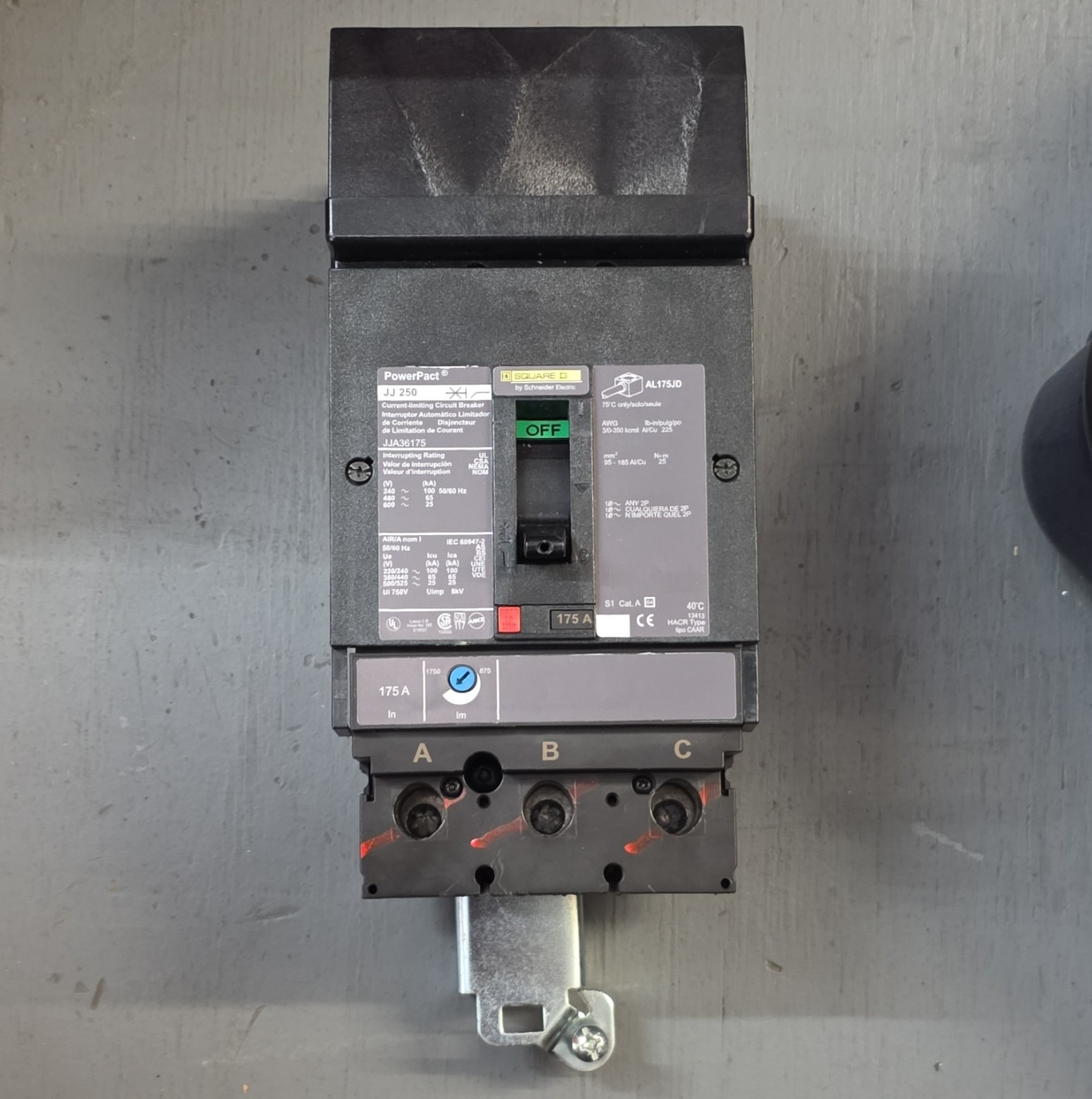 Square D PowerPact J JJA36175 Circuit Breaker 175A 3 Pole 600VAC Trip Indicator