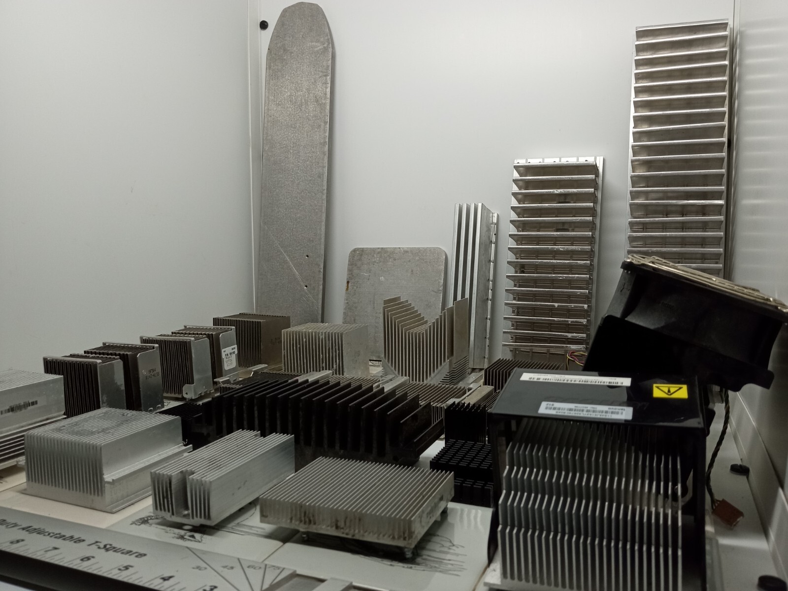Lot Of 28 Vintage Computer Aluminum Heat Sinks Large & Small Variety 21 Lb 10 Oz