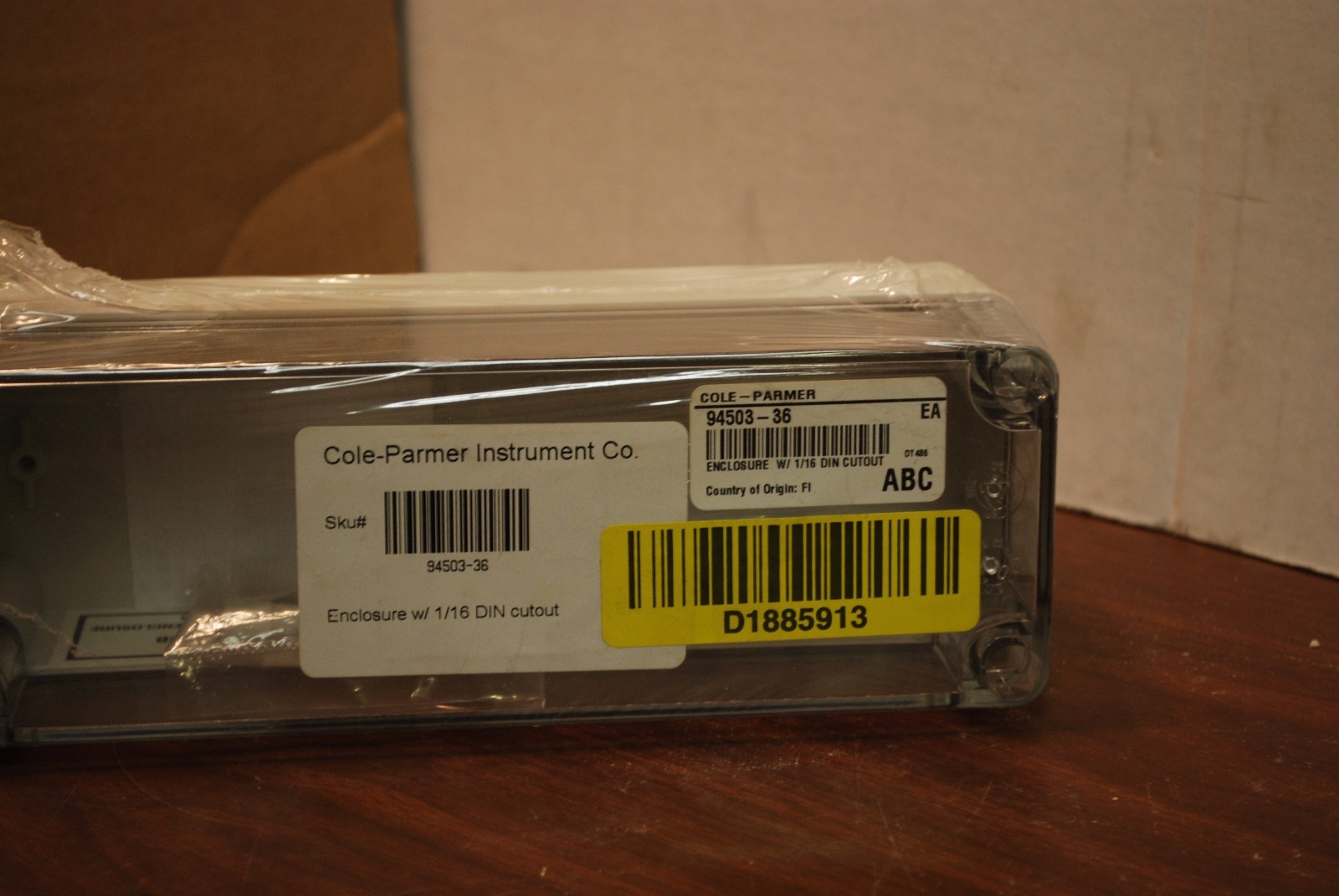 COLE PARMER METER / CONTROLLER ENCLOSURE 1/16 DIN-Mount 9.1 x 3.1 x 3.3 in NEW