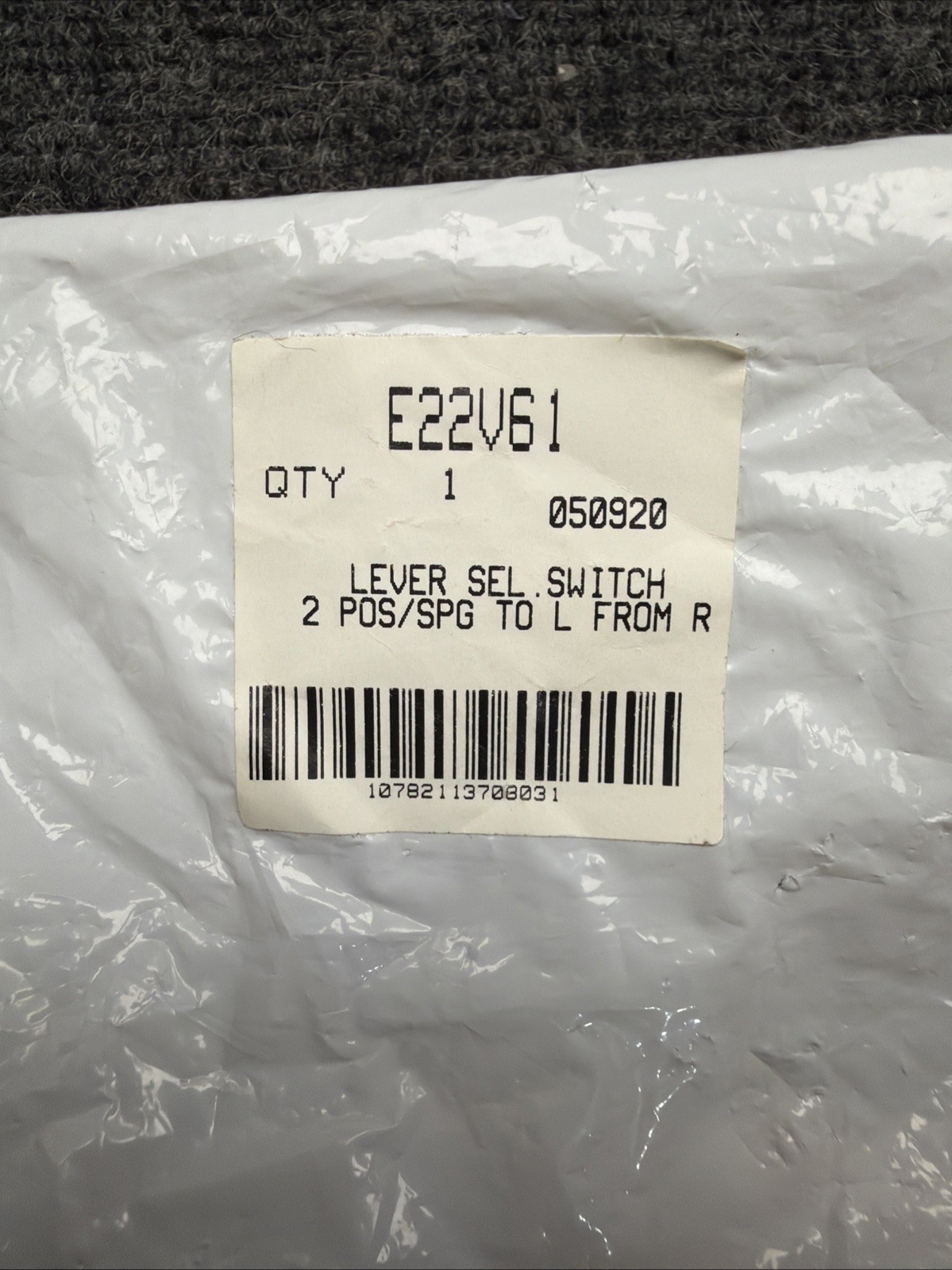 NEW EATON CORPORATION E22-V61 / E22V61 w/ x2 E22B11 Contact Blocks