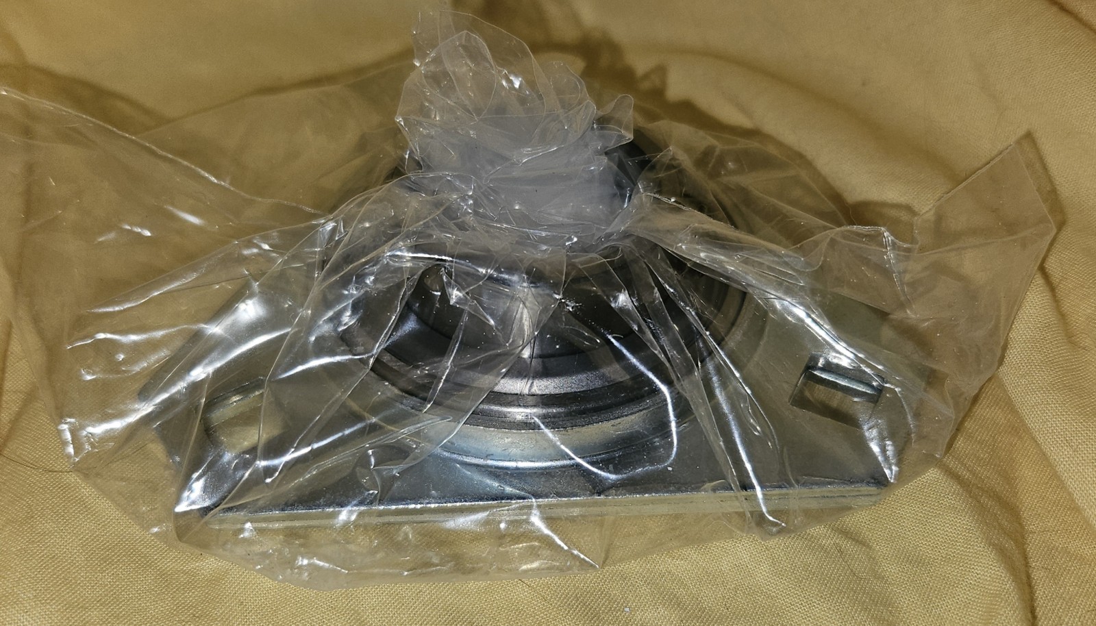 1 1/4″ 3 Bolt Tringular Flange, Zinc Plated, Press Steel, Flush IR, …