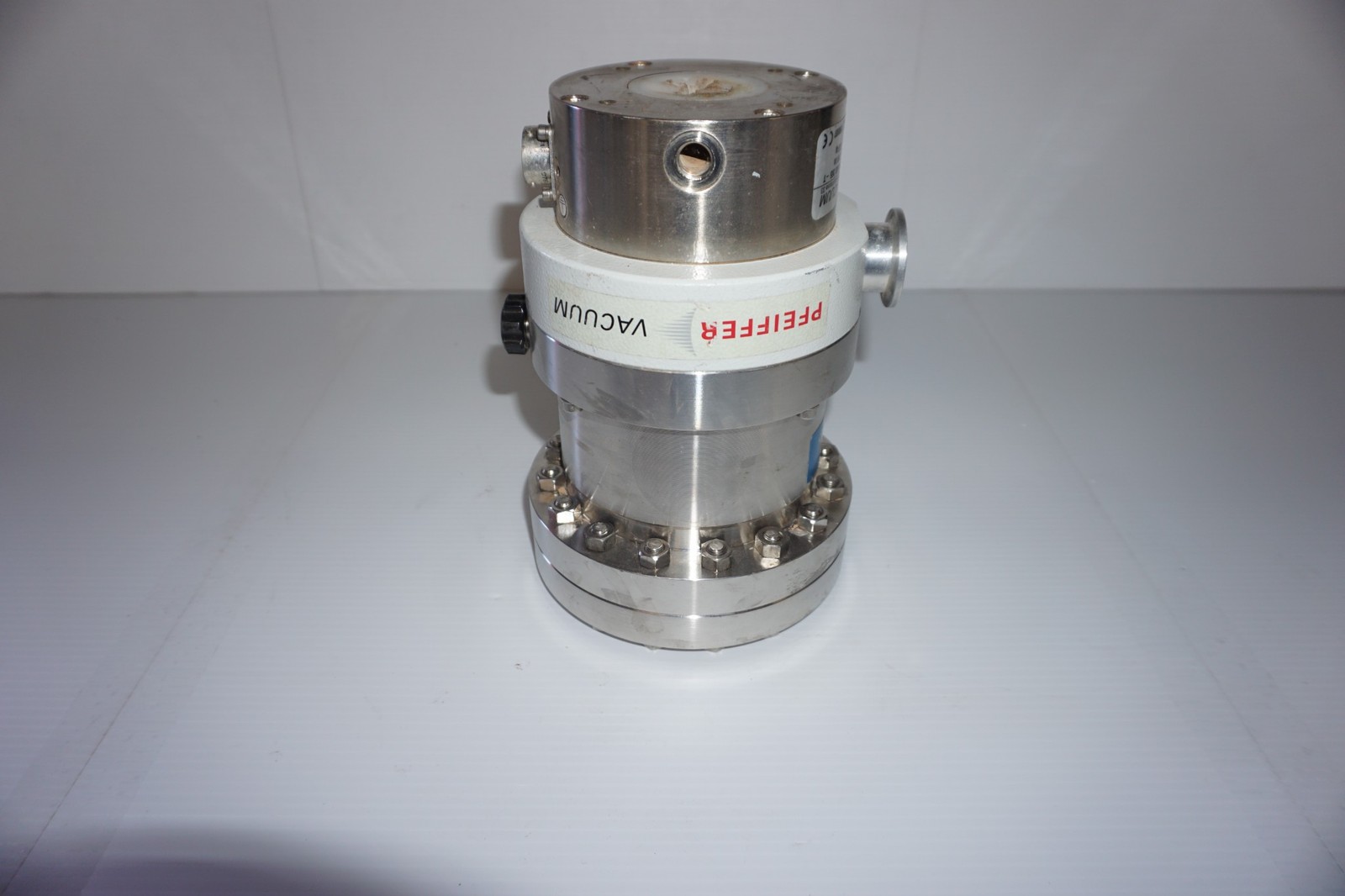 PFEIFFER VACUUM TMU260 DN 100 CF-F 2P MOD PM P02 135 TURBO PUMP (HLP64)