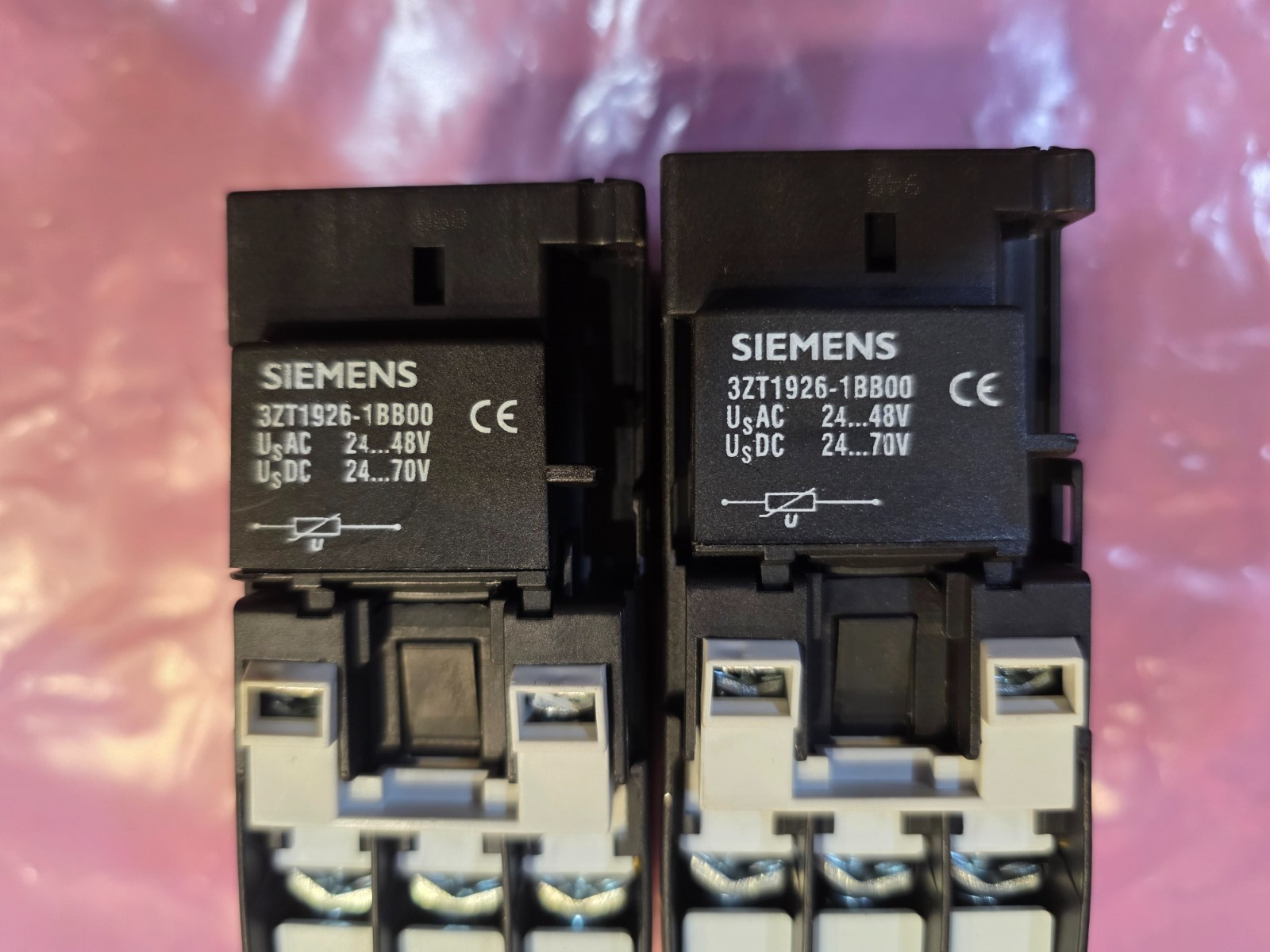 QTY (1) 3RT1024-1B..0 24VDC 3RT1024-1BB40 & (3x) AUX 3RH1921-1CA10 FREE SHIP