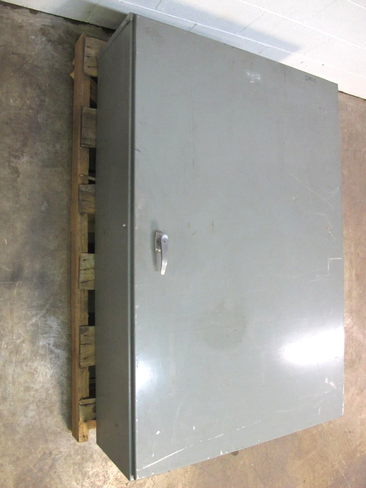 Cutler Hammer MP40 600 Amp Main Lug Breaker Panelboard 600V 3-PH 4W 600A Panel