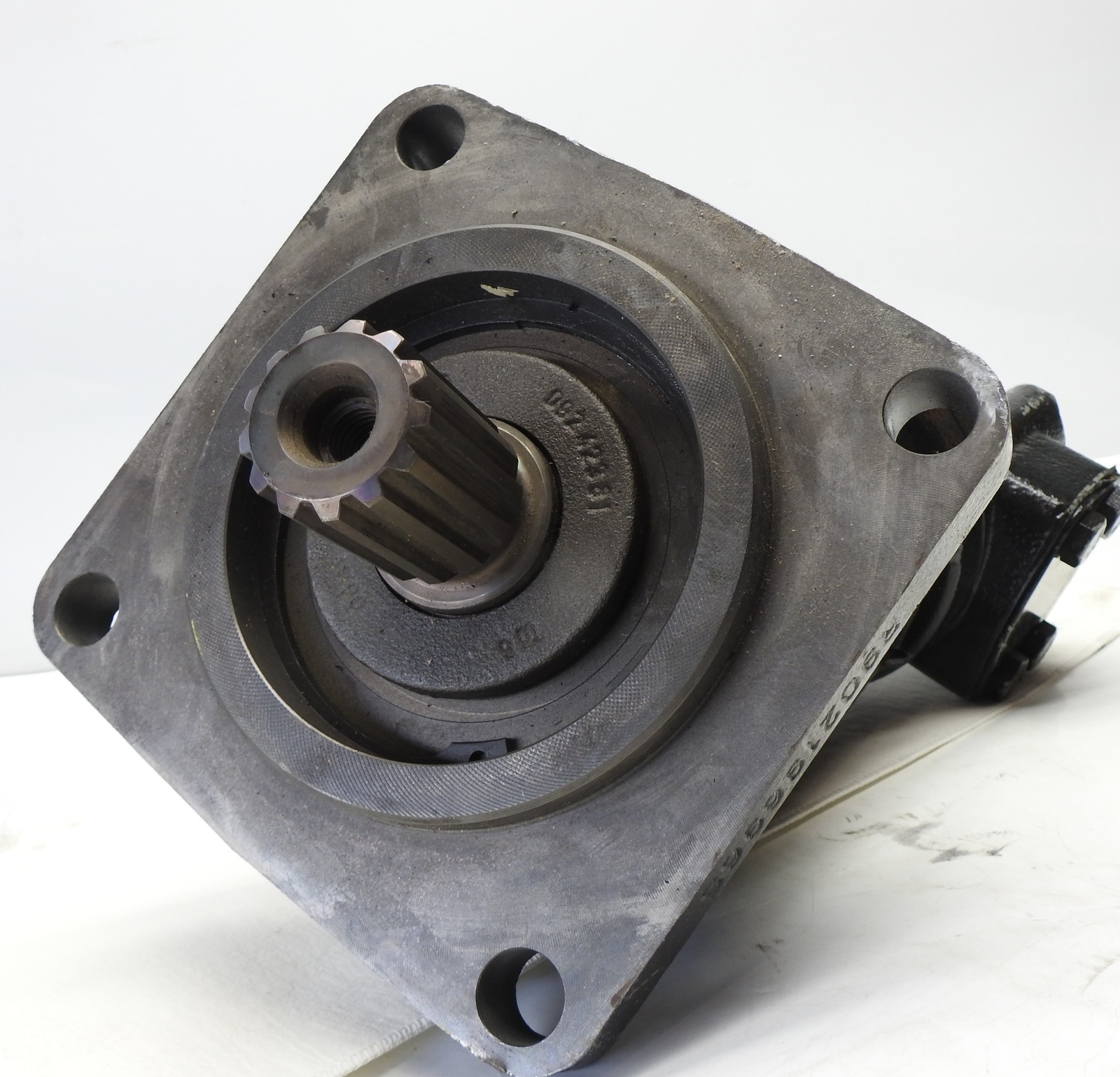 OEM Bosch Rexroth AA2FM107/61W-VSD520 Bent Axis Hydraulic Motor R986100534 NEW