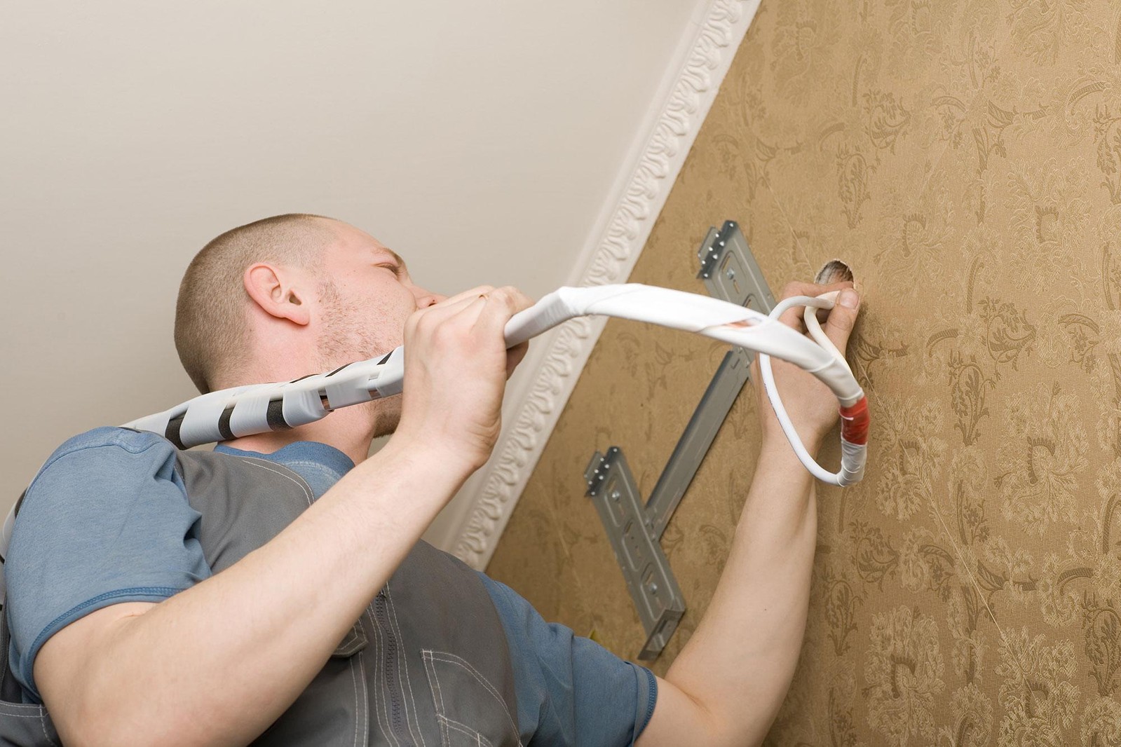 2-7/8in Face x 2-5/8in H x 1-1/4in Proj, Primed White Polyurethane, Crown
